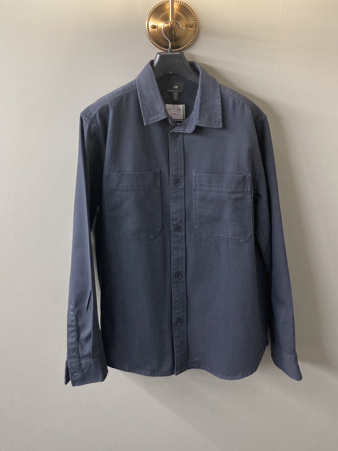 G 220015 เสื้อเชิ้ตแขนยาว H&M ราคาเช่า 50 บาท ต่อ 1 วัน