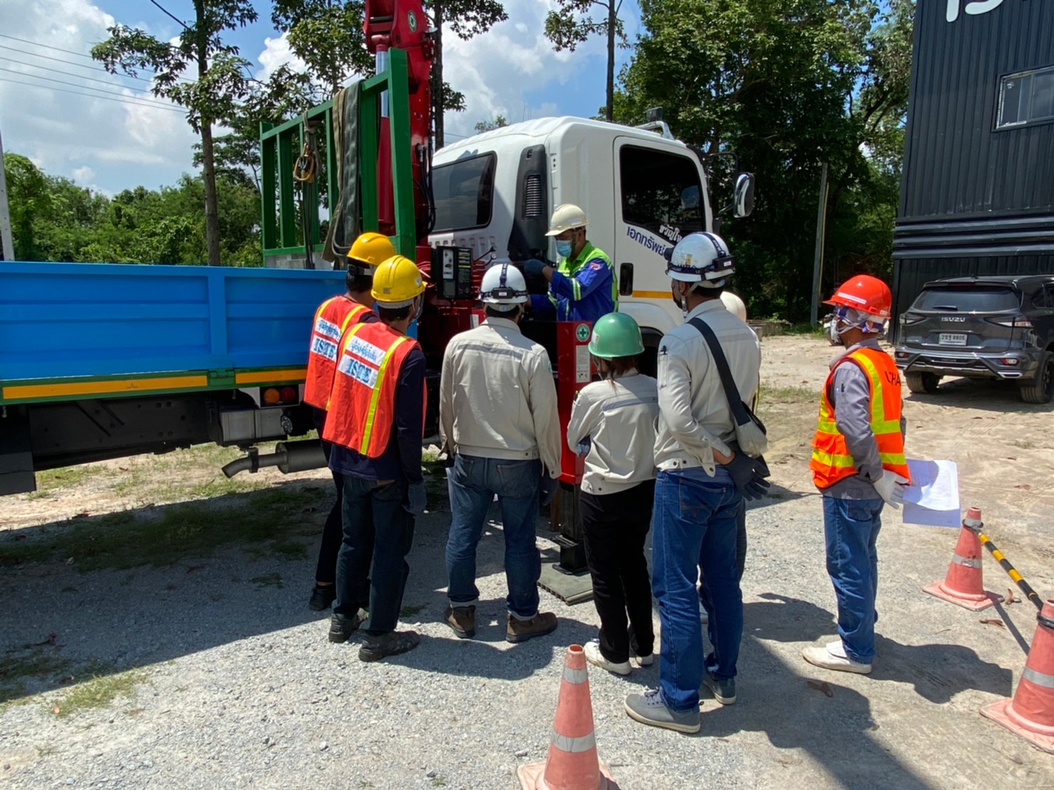 อบรมหลักสูตรเครน 4 ผู้ หลักสูตร ผู้บังคับปั้นจั่น ผู้ให้สัญญาณแก่ผู้บังคับปั้นจั่น ผู้ยึดเกาะวัสดุ และผู้ควบคุมการใช้ปั้นจั่น สำหรับปั้นจั่นชนิดเคลื่อนที่ กฎหมายใหม่ อบรม Public บาท / ท่าน อบรมเครนหลักสูตร ภาษาอังกฤษ