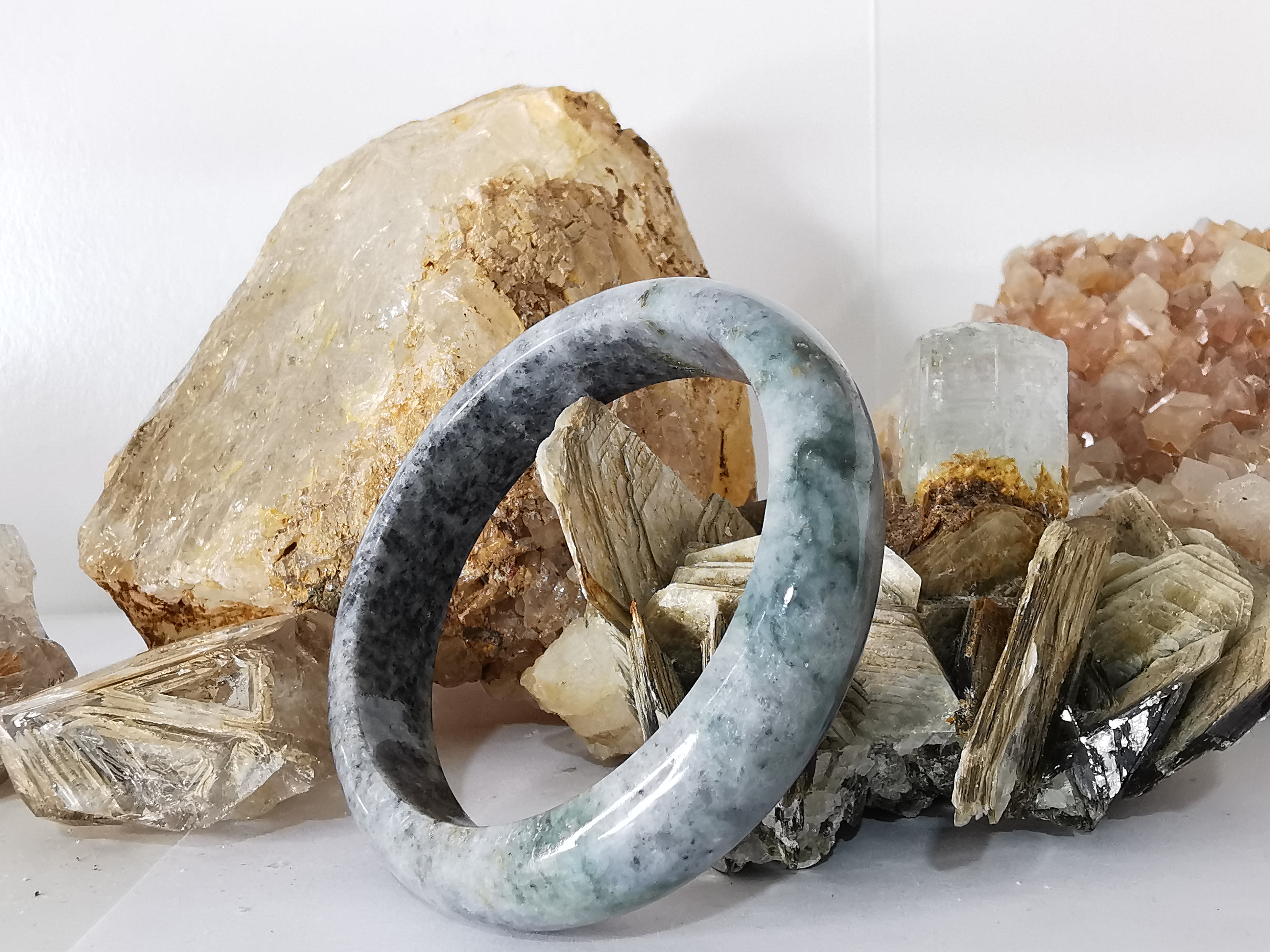 Grey Black White Green Jade Bangle กำไลหยกเจไดต์แท้ Diameter/ เส้นผ่านศูนย์กลางด้านใน 55 mm.