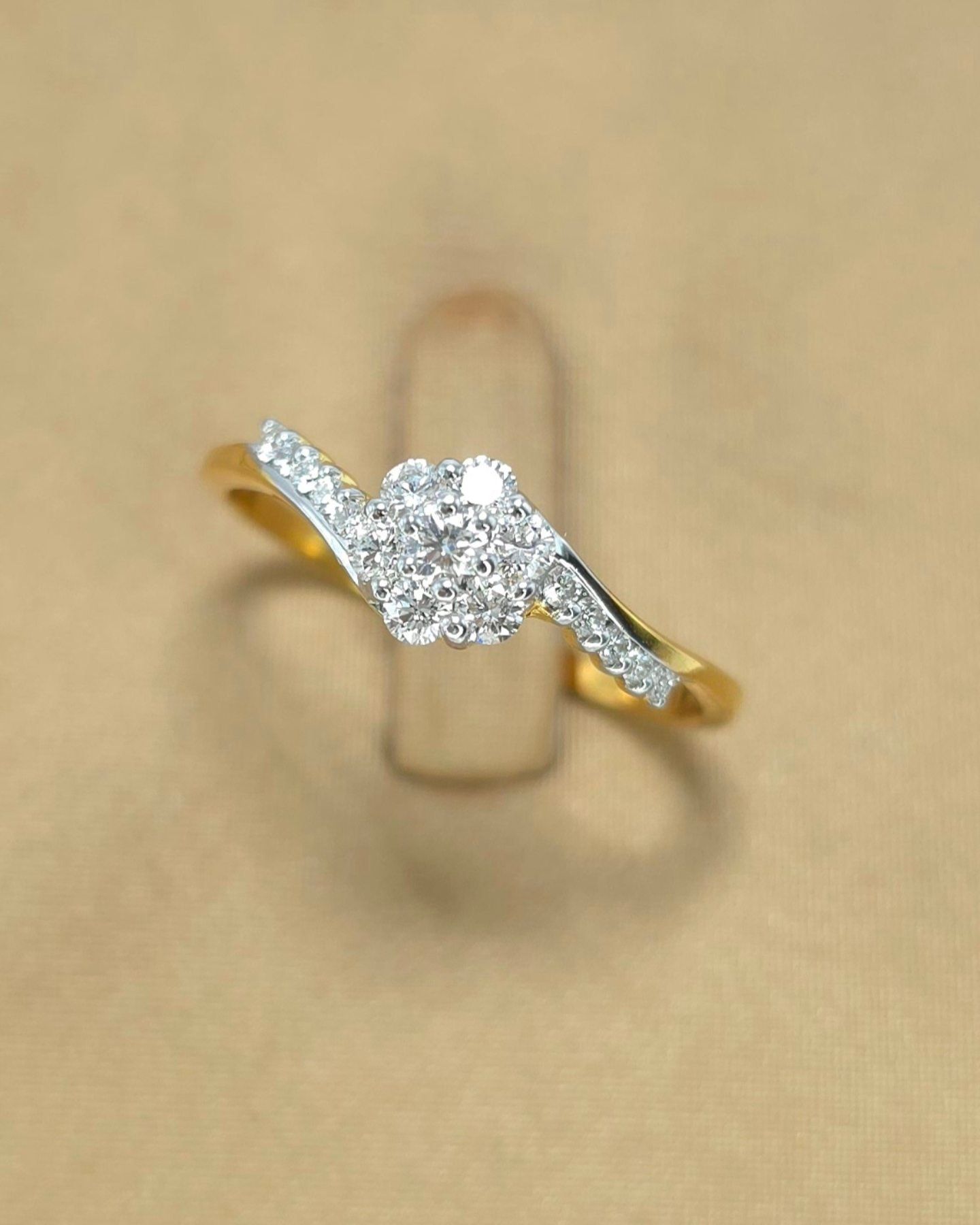 🚫ปิดการขาย(SoIdOut)🚫 แหวนทองคำ 18K เพชรเกสร 5 ตัง 1 เม็ด 4 ตัง 6 เม็ด 1 ตัง 10 เม็ด รวม 39 ตัง น้ำ 97-98 ความสะอาด vvs ไซส์ 53 น้ำหนัก 1.94 กรัม ราคา 7,800.-(Net)