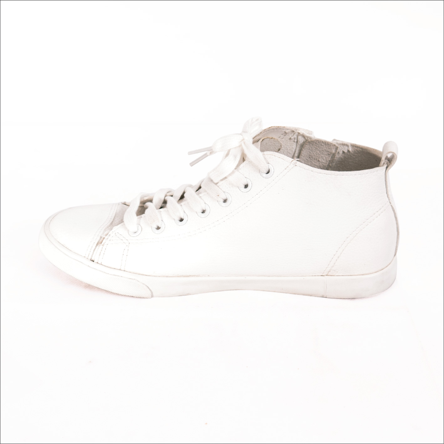 G 170004 รองเท้าผ้าใบหุ้มข้อ H&M ราคาเช่า 50 บาท ต่อ 1 วัน