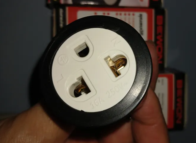 BEWON ปลั๊กหุ้มยาง ตัวเมีย 3 ขา บีวัน SOCKET