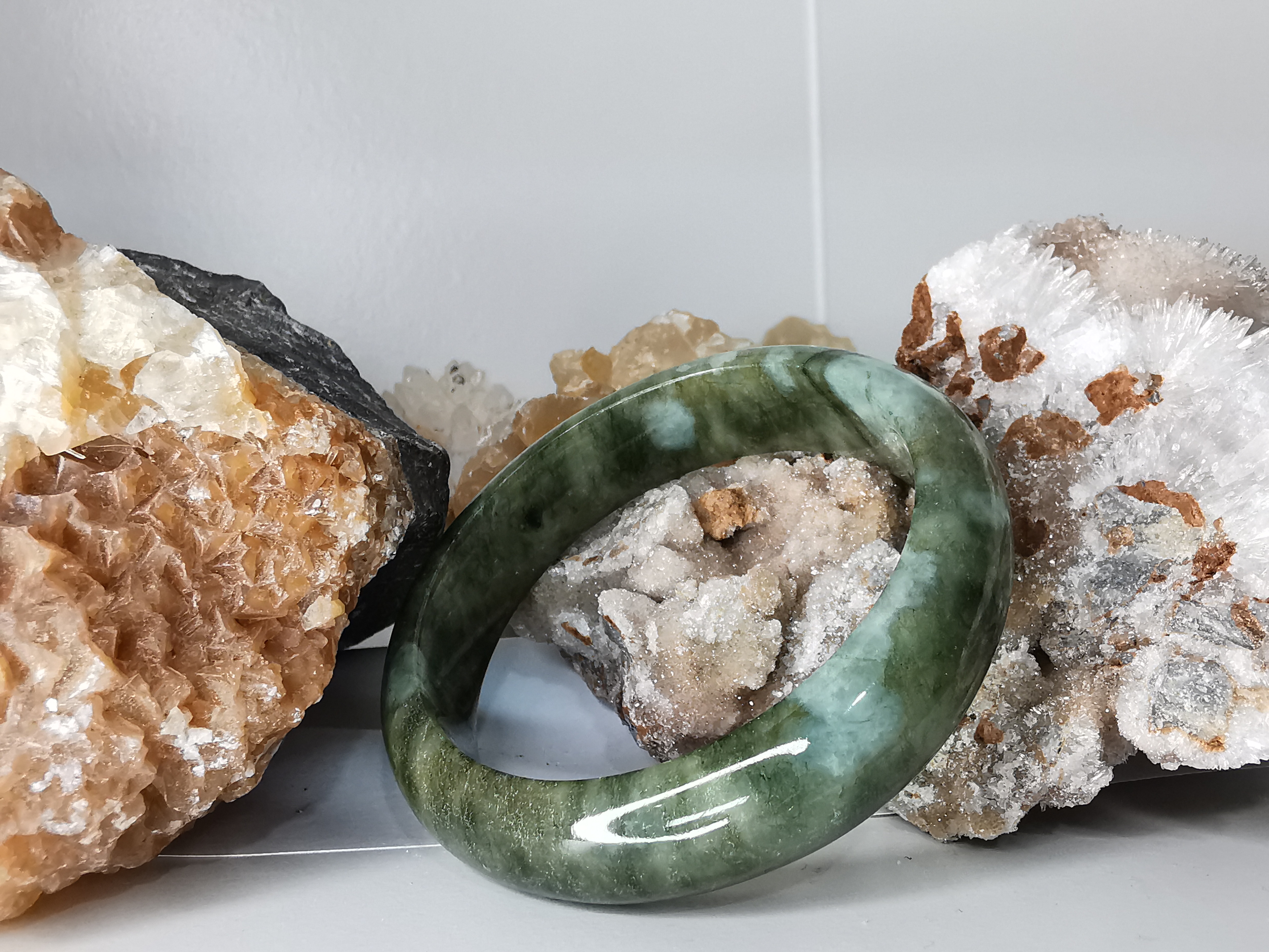 Green Brown Bangle กำไลหยกเจไดต์แท้ Diameter/ เส้นผ่านศูนย์กลางด้านใน 55 mm.