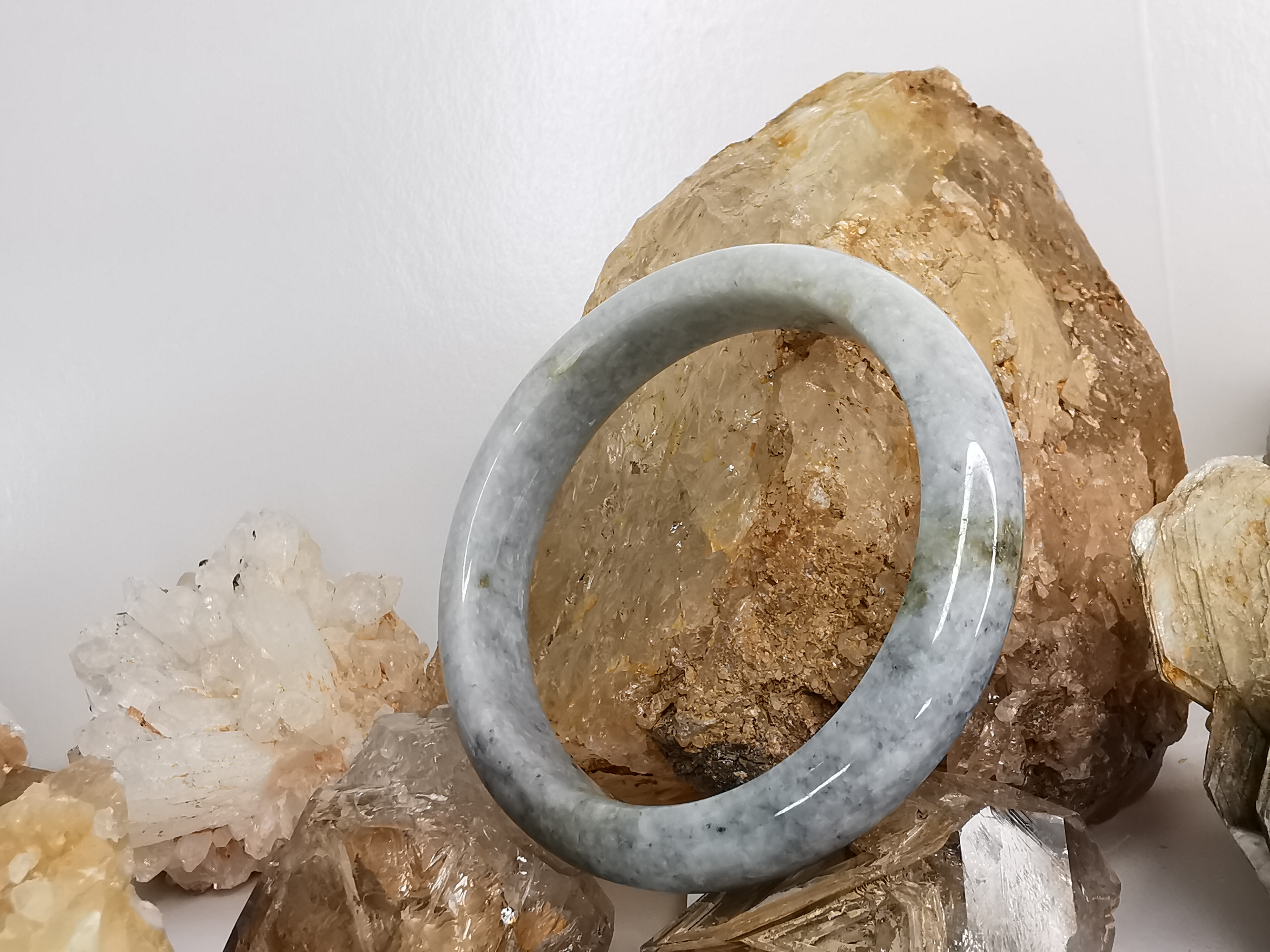 White Grey Green Bangle กำไลหยกเจไดต์แท้ Diameter/ เส้นผ่านศูนย์กลางด้านใน 58 mm.