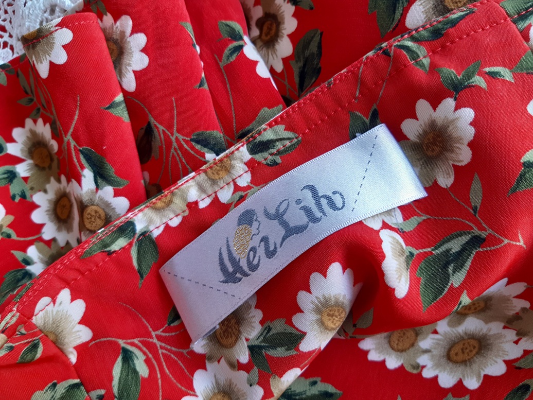 กระโปรงทรงสวิงลายดอกไม้สีแดง ชายลูกไม้วินเทจ (Vintage skirt)