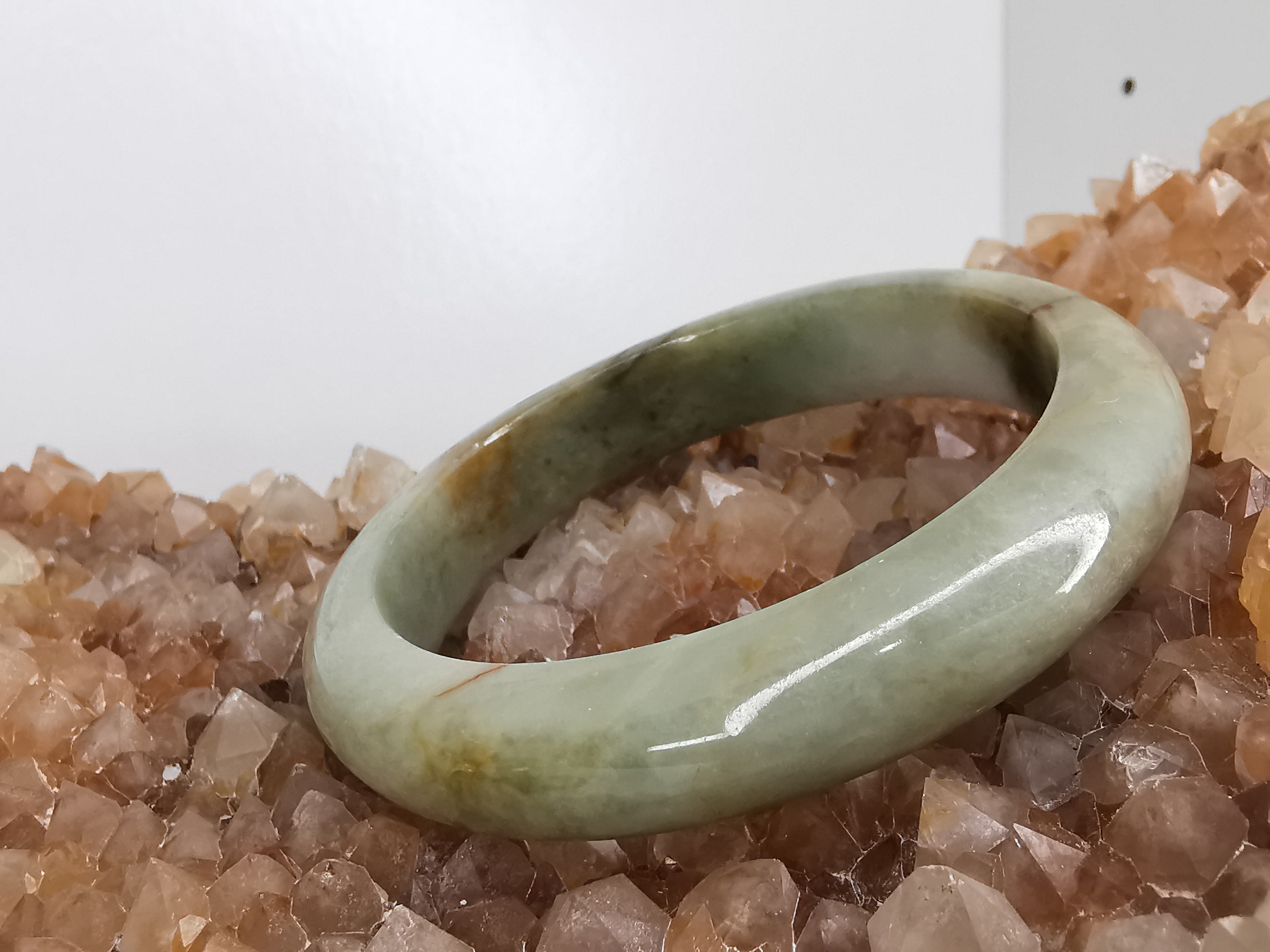 Green Orange White Jade Bangle กำไลหยกเจไดต์แท้ Diameter/ เส้นผ่านศูนย์กลางด้านใน 55 mm.