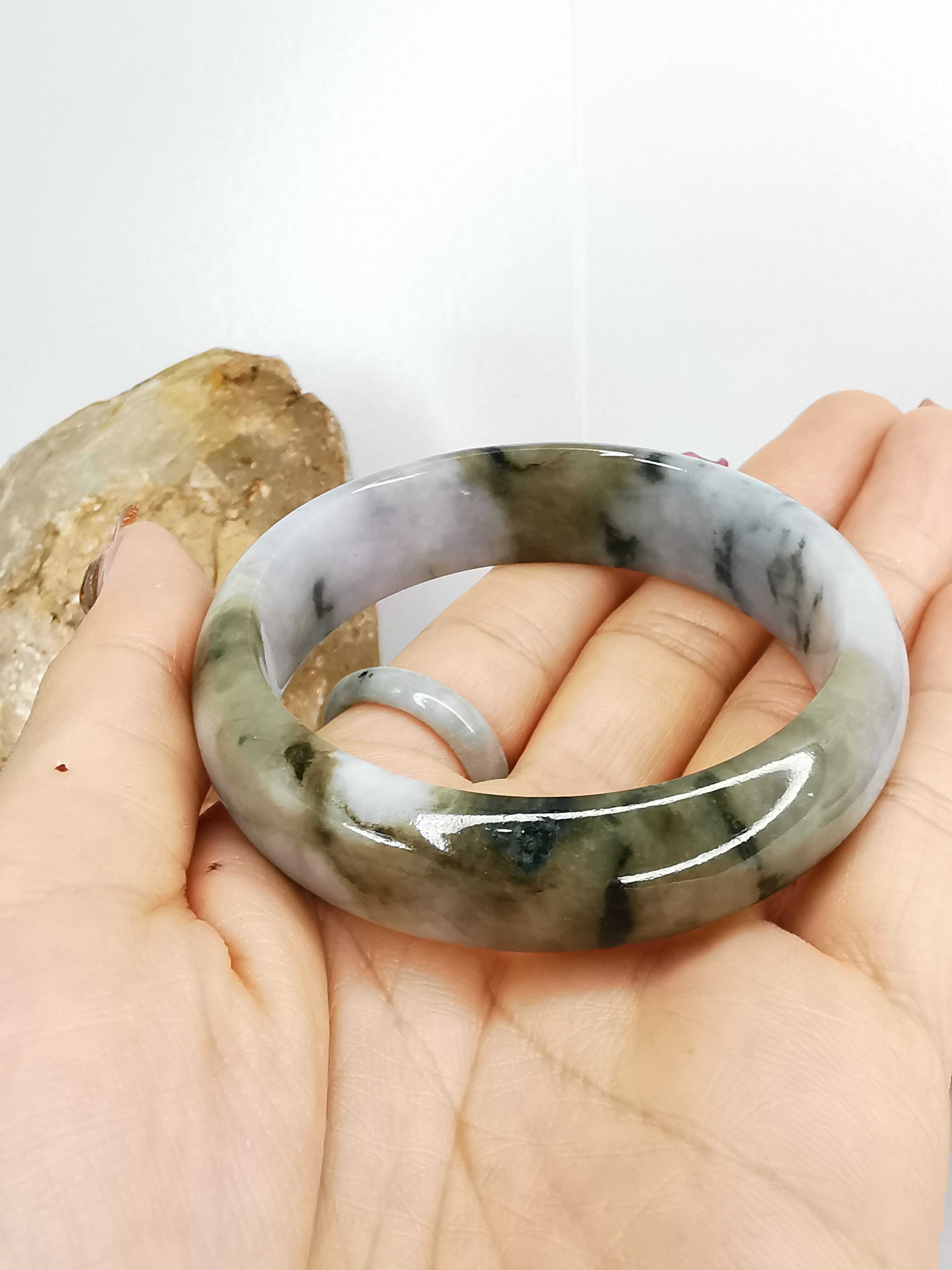 Blue Green Yellow White Jade Bangle กำไลหยกเจไดต์แท้ Diameter/ เส้นผ่านศูนย์กลางด้านใน 53 mm.
