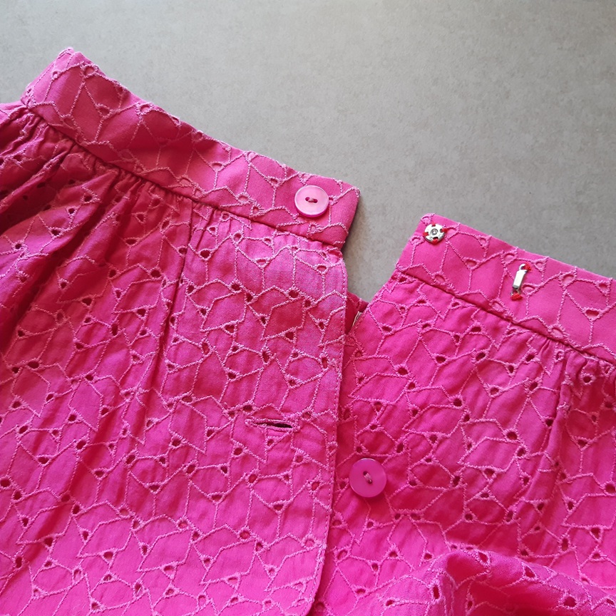 กระโปรงวินเทจทรงเอบานสวยสีชมพู งานกระดุมหน้าหายาก แบรนด์ LOUIS JOONE