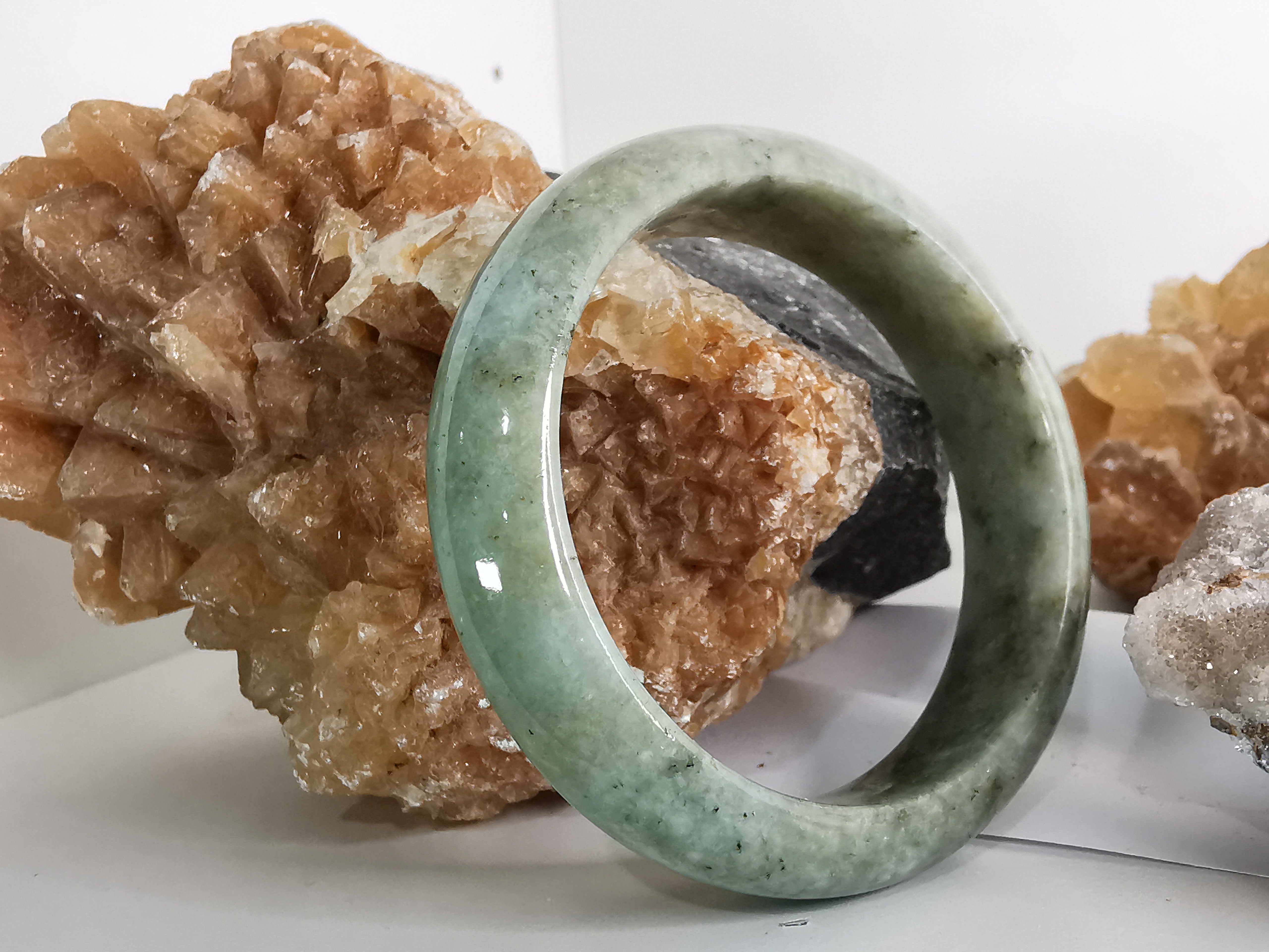 Green Yellow Bangle กำไลหยกเจไดต์แท้ Diameter/ เส้นผ่านศูนย์กลางด้านใน 53 mm.