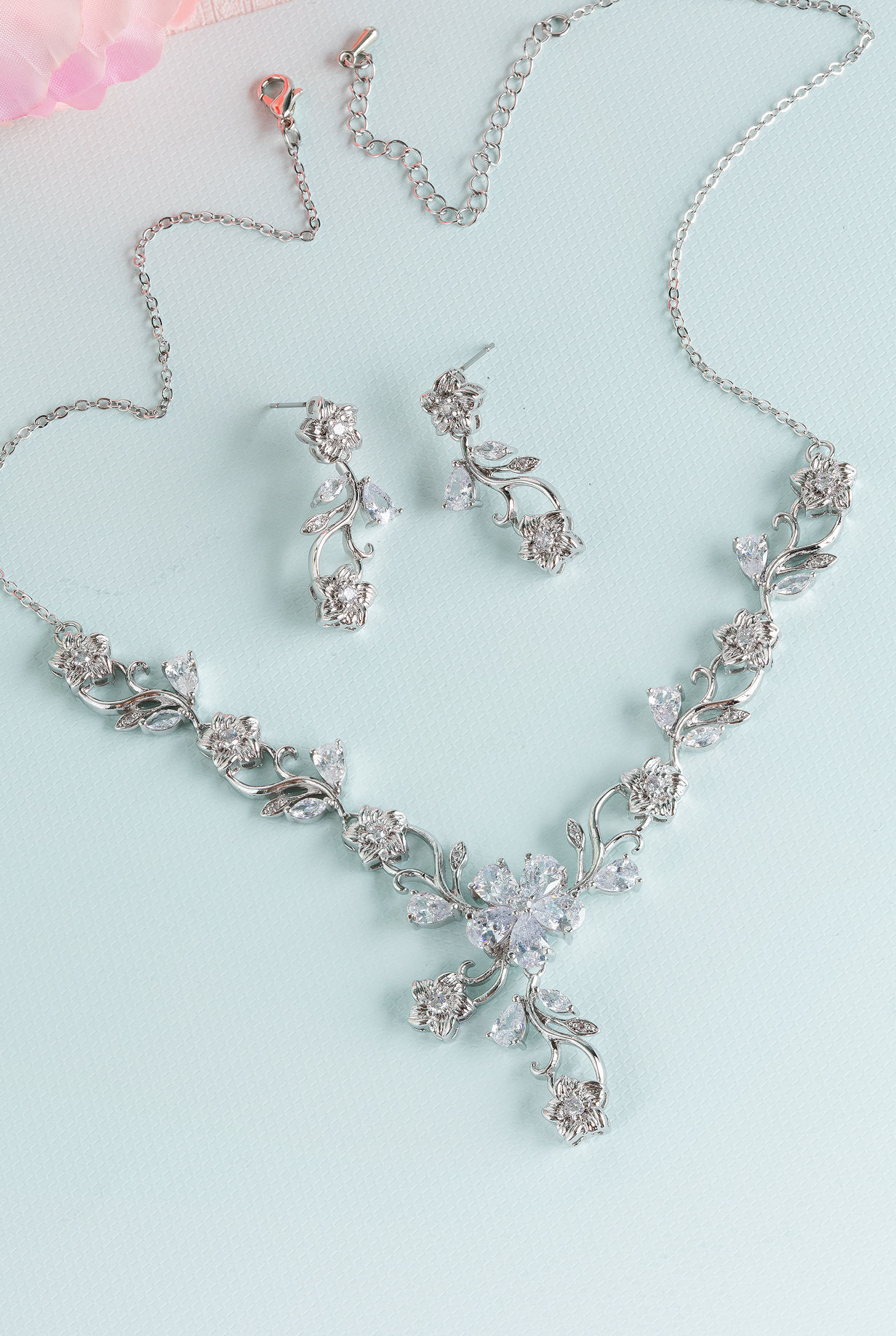 SAPPHIRE DIAMOND 18K WHITE GOLD NECKLACE สร้อยคอ ต่างหู เพชร ทอง 18K Pre-order