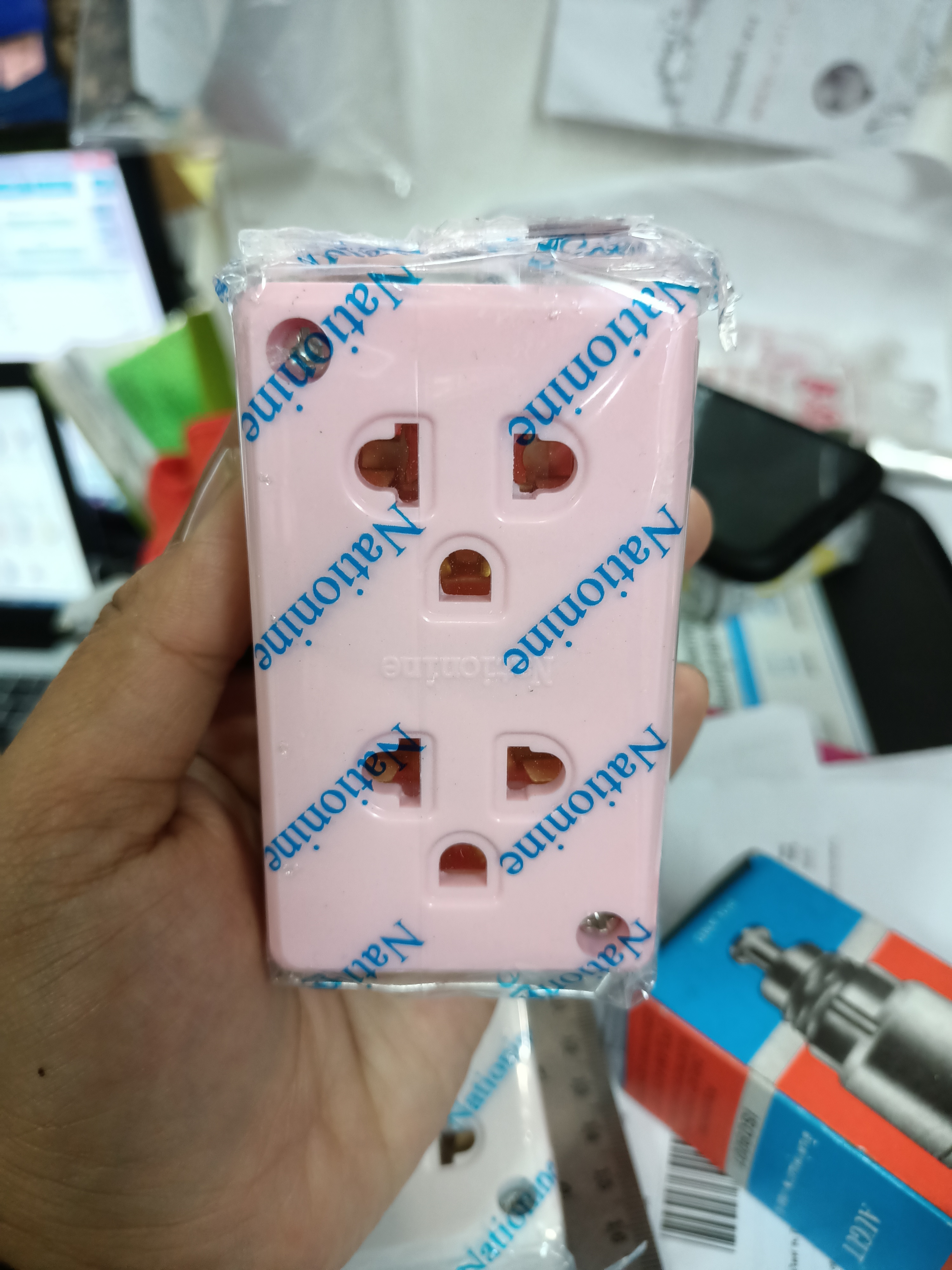 Nationine ปลั๊กกราวด์คู่ลอย WKG04 ปลั๊ก ปลั๊กกราวด์ เต้ารับกราวด์คู่ ปลั๊กลอย คละสี