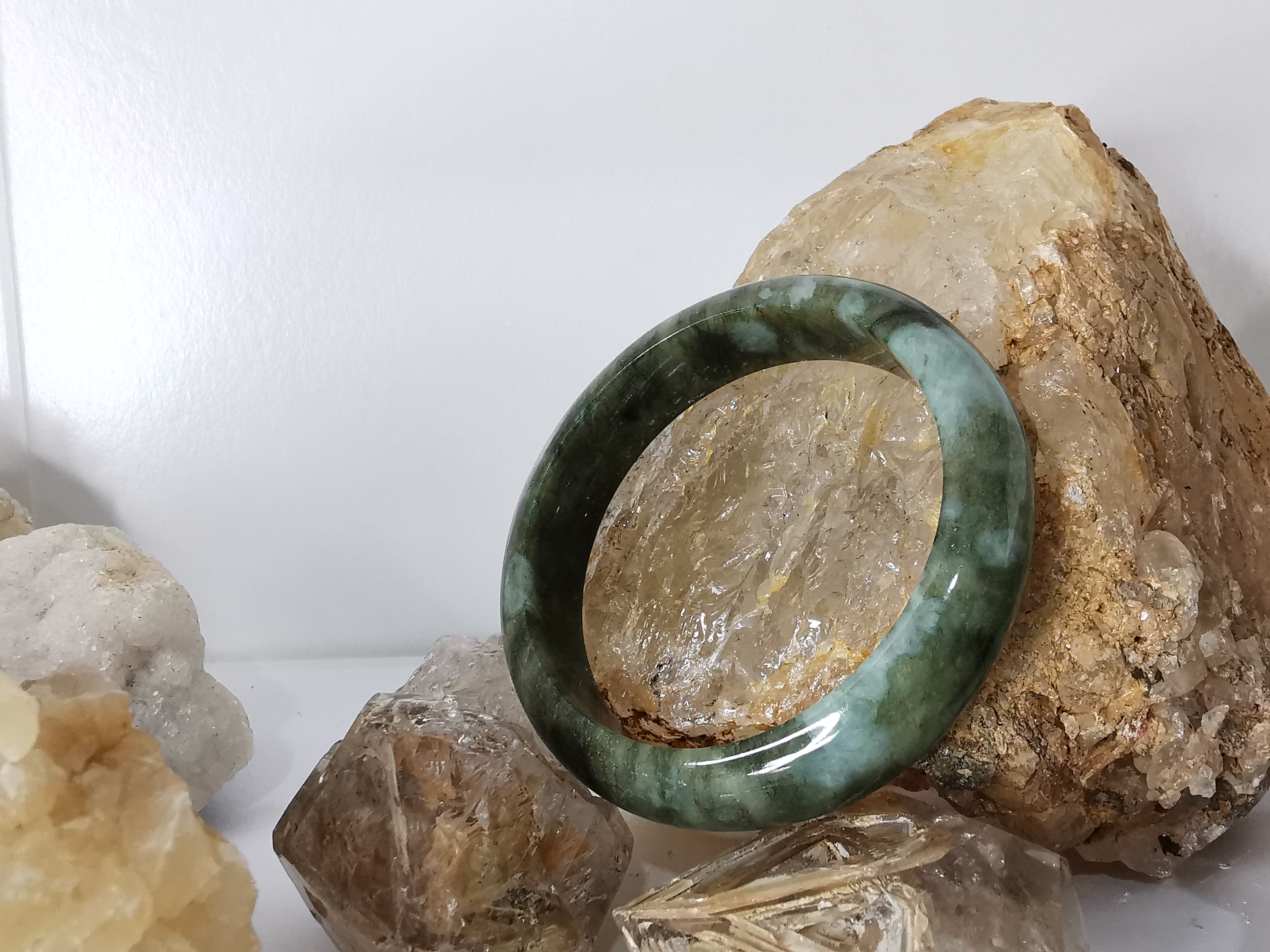 Green Brown Bangle กำไลหยกเจไดต์แท้ Diameter/ เส้นผ่านศูนย์กลางด้านใน 55 mm.