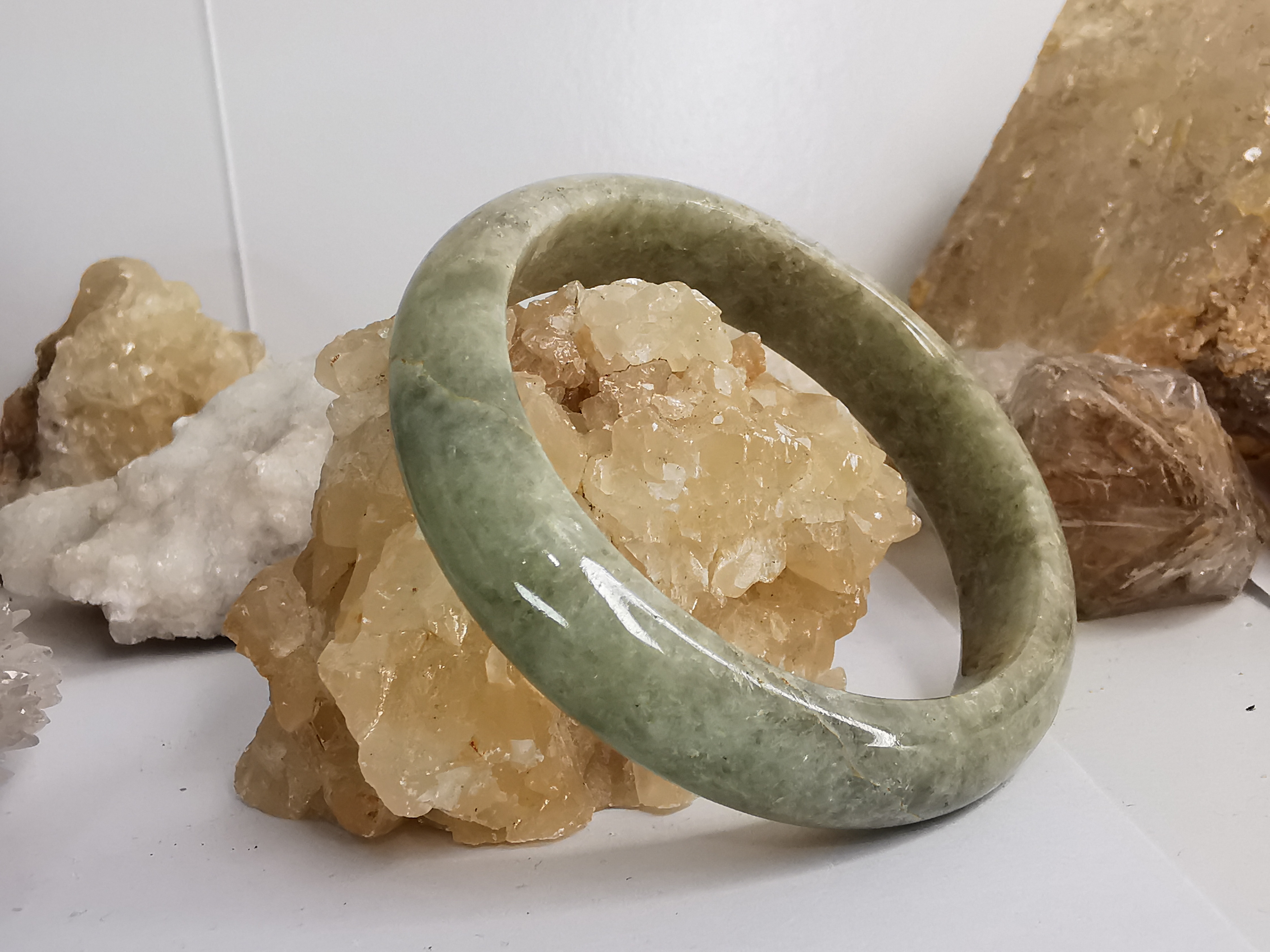 Green Yellow Jade Bangle กำไลหยกเจไดต์แท้ Diameter/ เส้นผ่านศูนย์กลางด้านใน 57 mm.