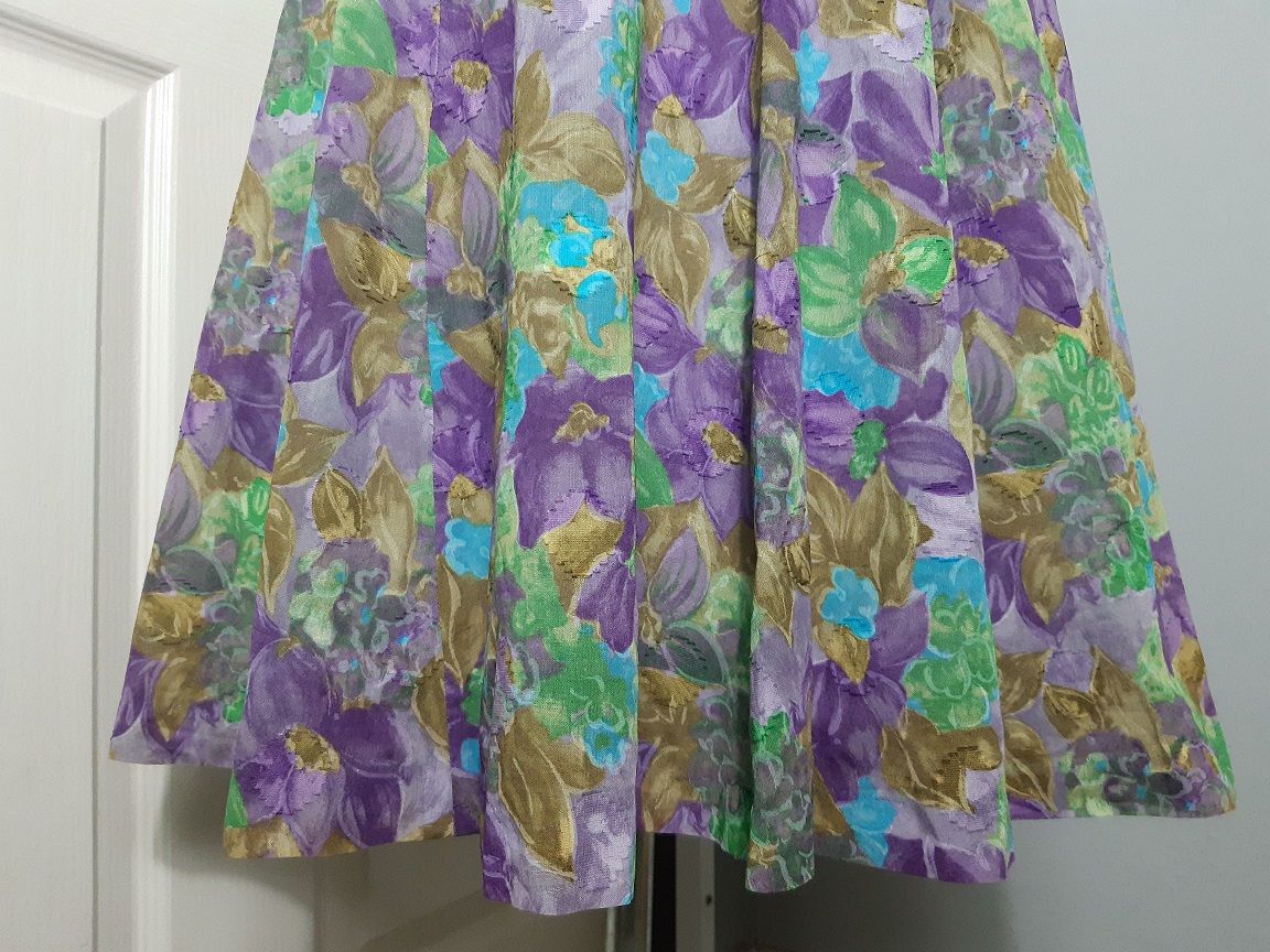 กระโปรงวินเทจลายดอกสีม่วง