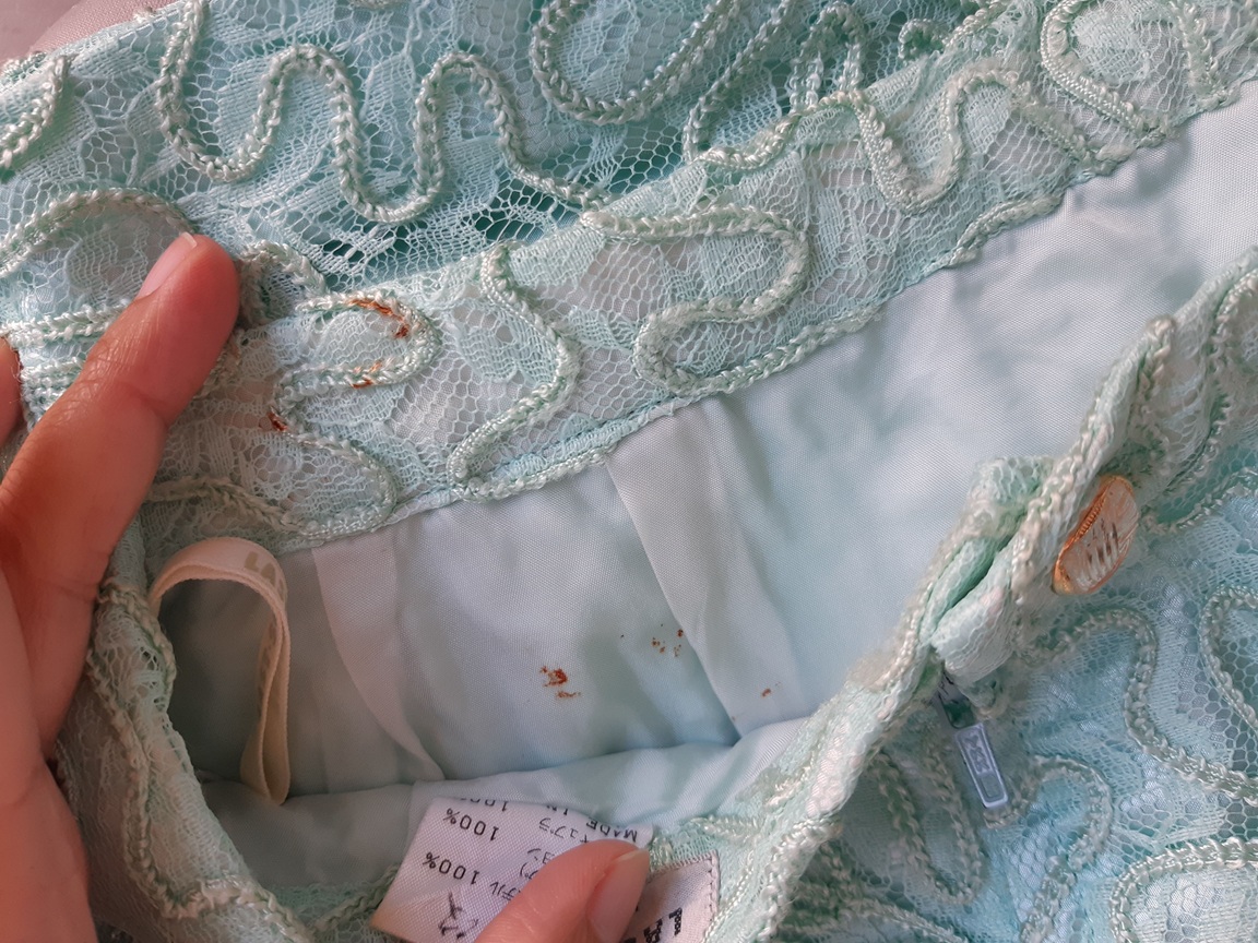 กระโปรงสั้นสีเขียวมิ้นท์ ลายดอกไม้ (Vintage skirt)