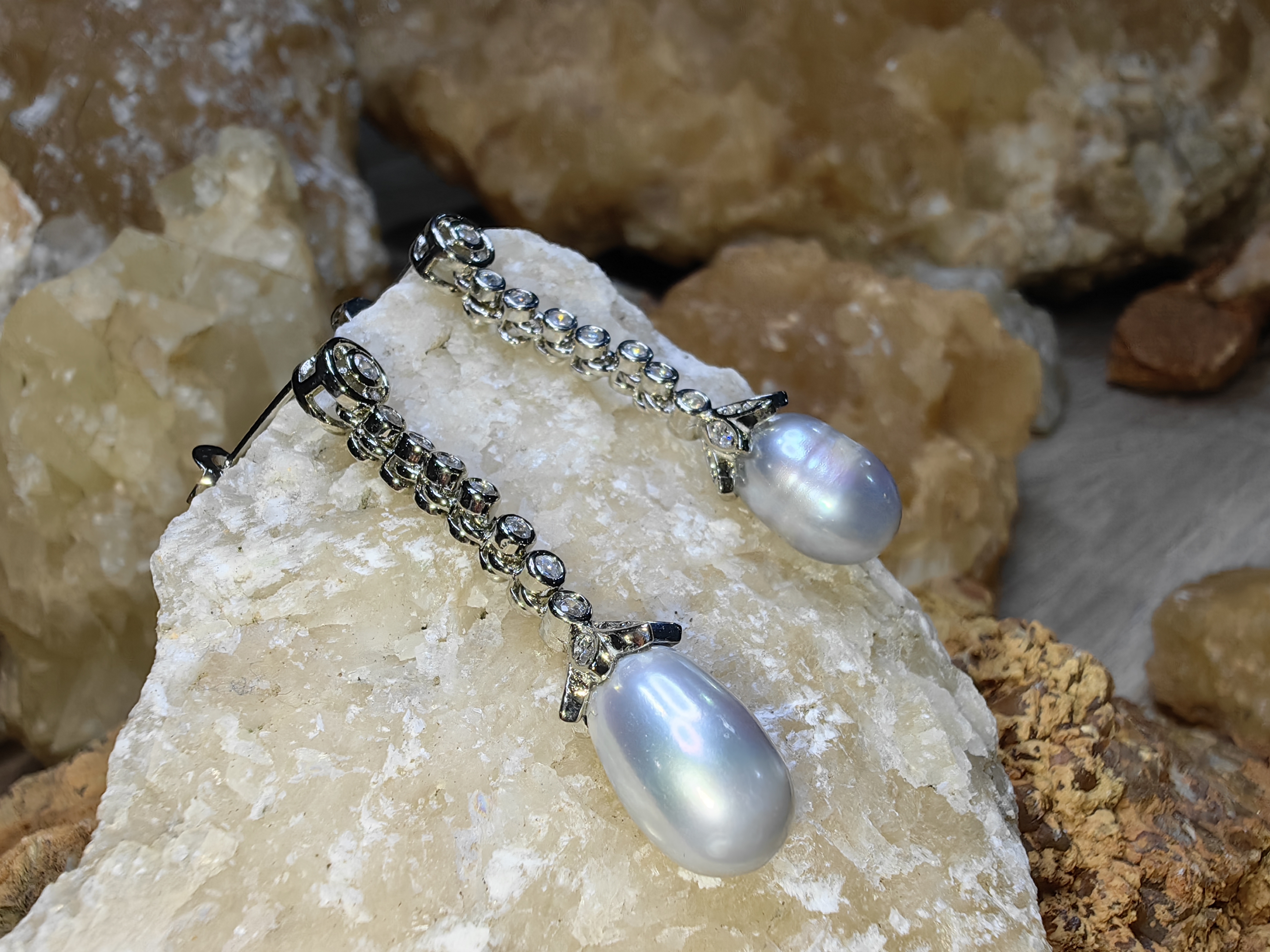 ต่างหูไข่มุกเลี้ยงธรรมชาติ เพชรสวิส Natural Cultured Pearl Swiss Diamond Earrings