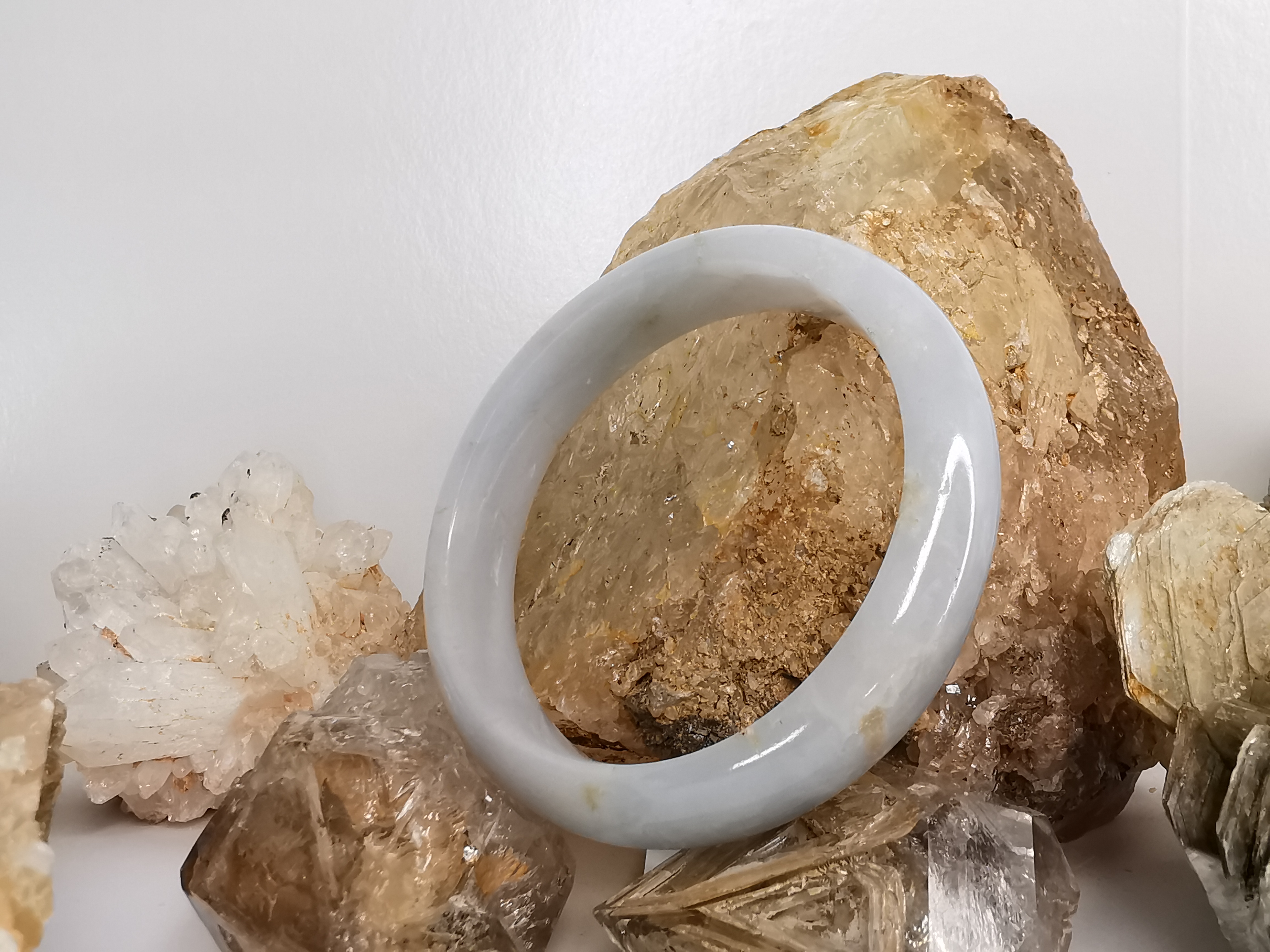 White Green Bangle กำไลหยกเจไดต์แท้ Diameter/ เส้นผ่านศูนย์กลางด้านใน 57 mm.*