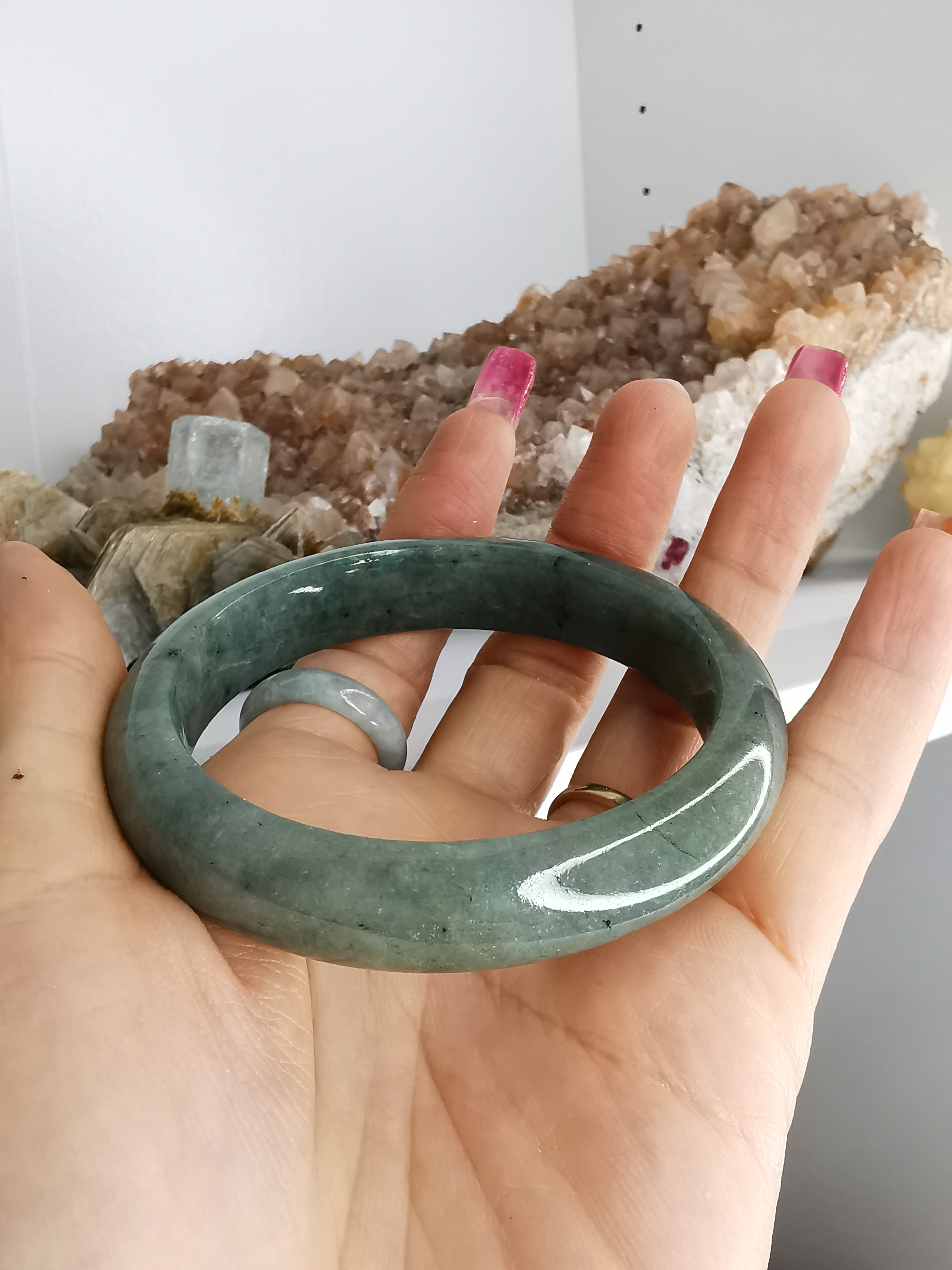 Green Yellow Bangle กำไลหยกเจไดต์แท้ Diameter/ เส้นผ่านศูนย์กลางด้านใน 59 mm.*