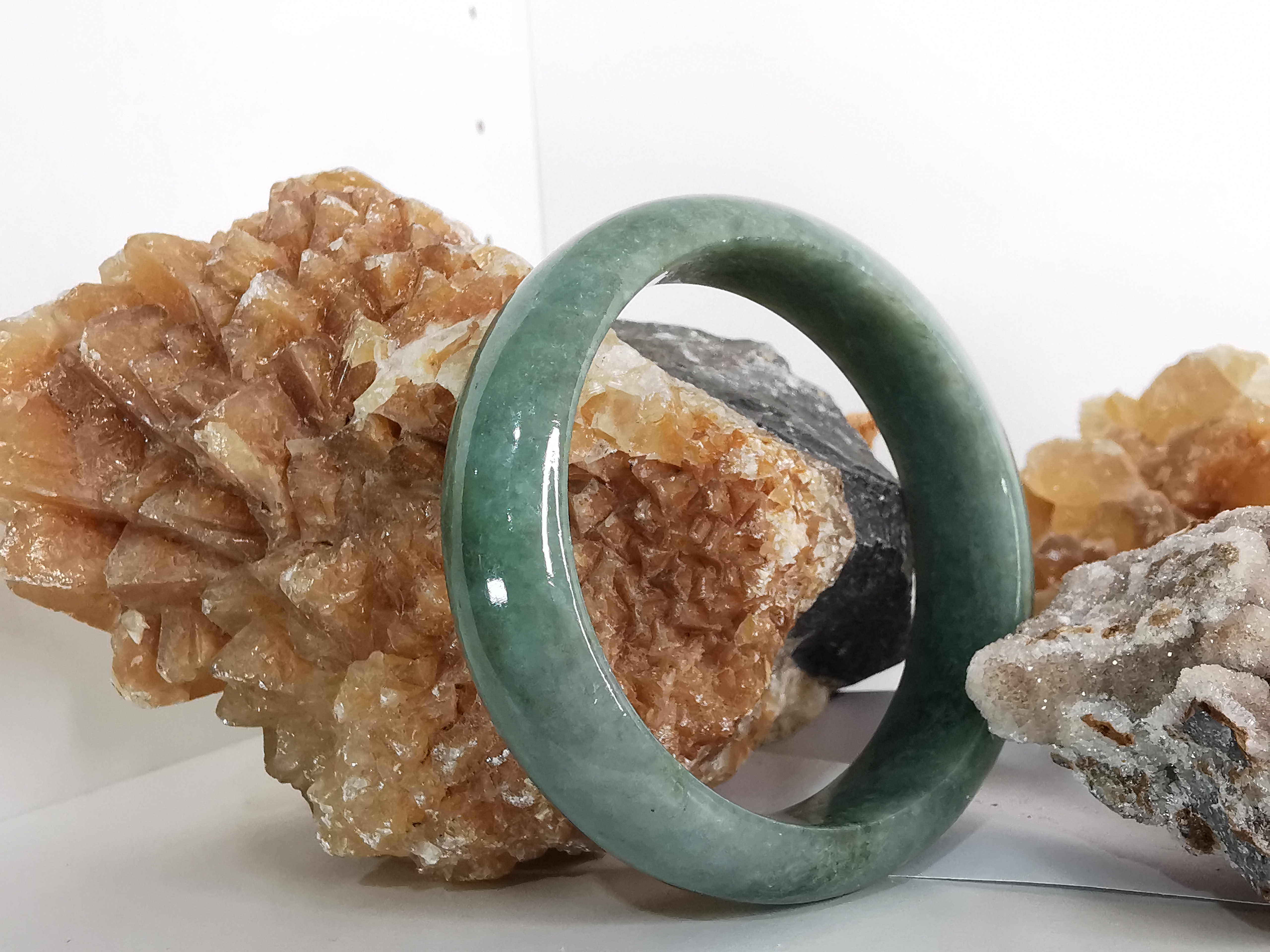 Green Bangle กำไลหยกเจไดต์แท้ Diameter/ เส้นผ่านศูนย์กลางด้านใน 57 mm.