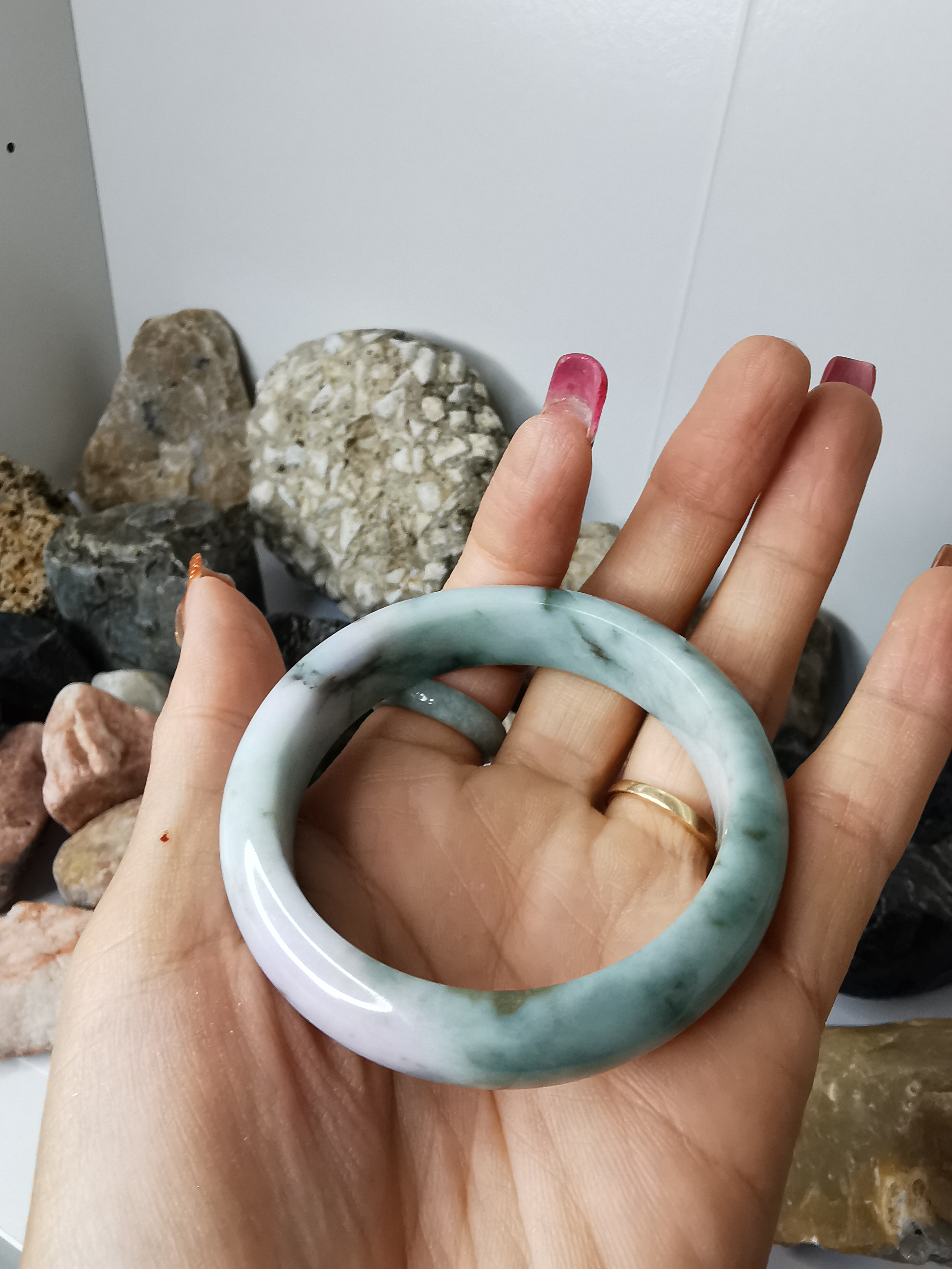 Violet Green Jade Bangle กำไลหยกเจไดต์แท้ Diameter/ เส้นผ่านศูนย์กลางด้านใน 53 mm.