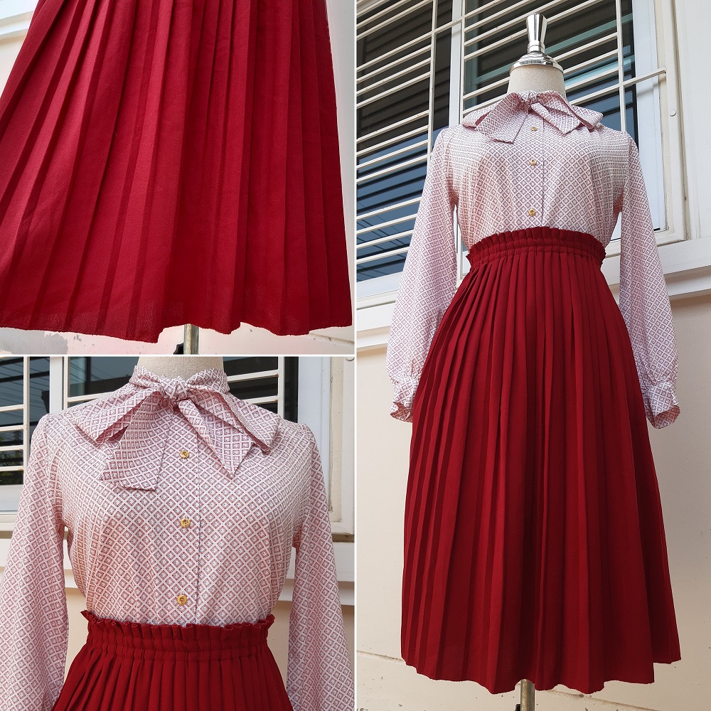 กระโปรงอัดพลีทสีแดงเข้ม สาวอวบใส่ได้