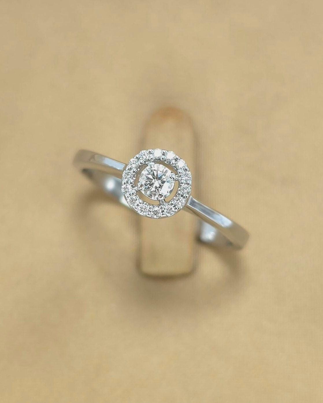 🚫ปิดการขาย(SoIdOut)🚫 แหวนทองคำขาว 18k แบรนด์ Jubilee เพชรเกสร 12 ตัง 1 เม็ด 0.36 ตัง 14 เม็ด รวม 17 ตัง น้ำ 99(E) ความสะอาด if-vvs ไซส์ 57 น้ำหนัก 3.34 กรัม ราคา 10,900.-(Net) (ออกShop29,900ประหยัดเกือบ65%)