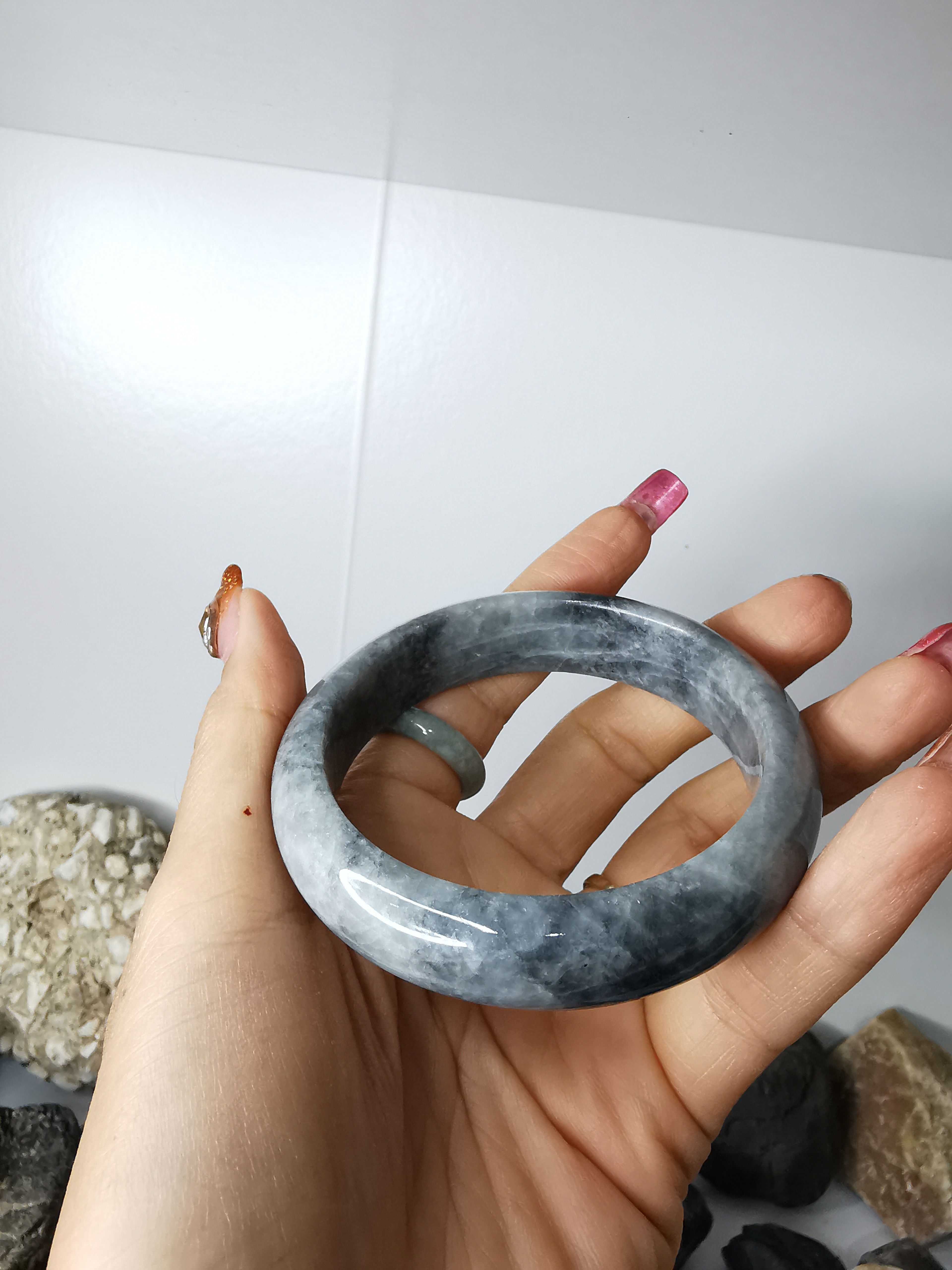 Grey Black Jade Bangle กำไลหยกเจไดต์แท้ Diameter/ เส้นผ่านศูนย์กลางด้านใน 58 mm.