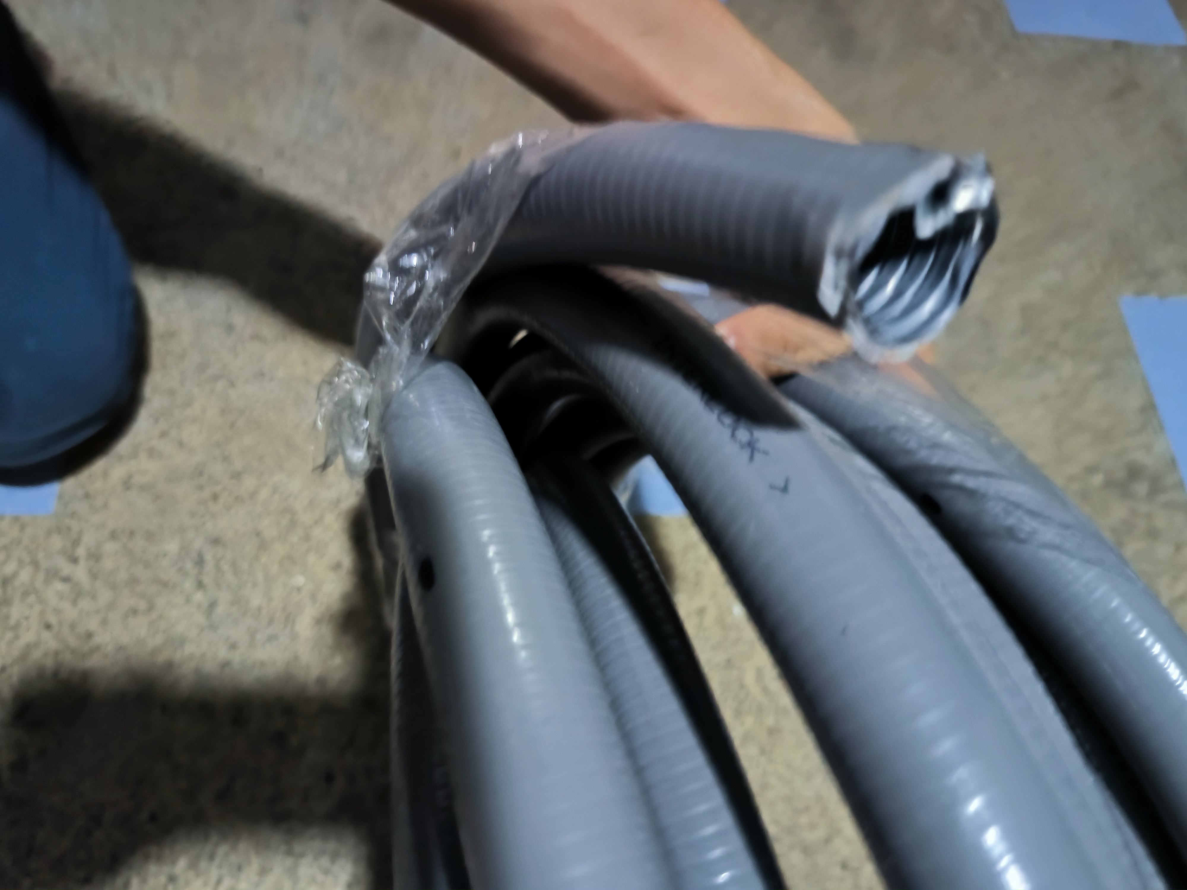 ท่อโลหะอ่อนชนิดกันน้ำ ขนาด 1/2-2/12 1เมตร Flexible Conduit Rain tight ท่ออ่อนกันน้ำลอนเทา แฟรกอ่อนเทาเหล็ก