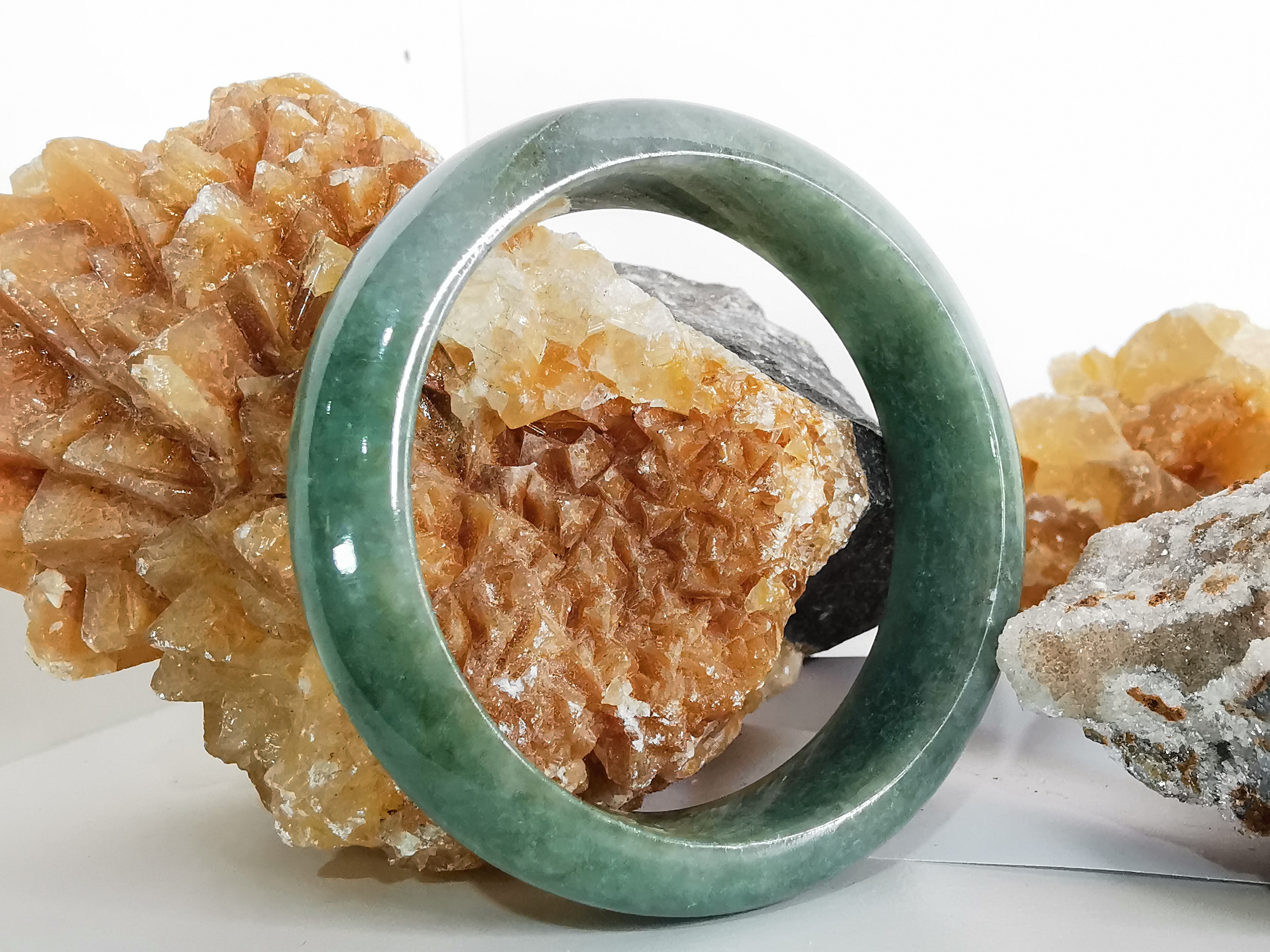 Green Bangle กำไลหยกเจไดต์แท้ Diameter/ เส้นผ่านศูนย์กลางด้านใน 57 mm.