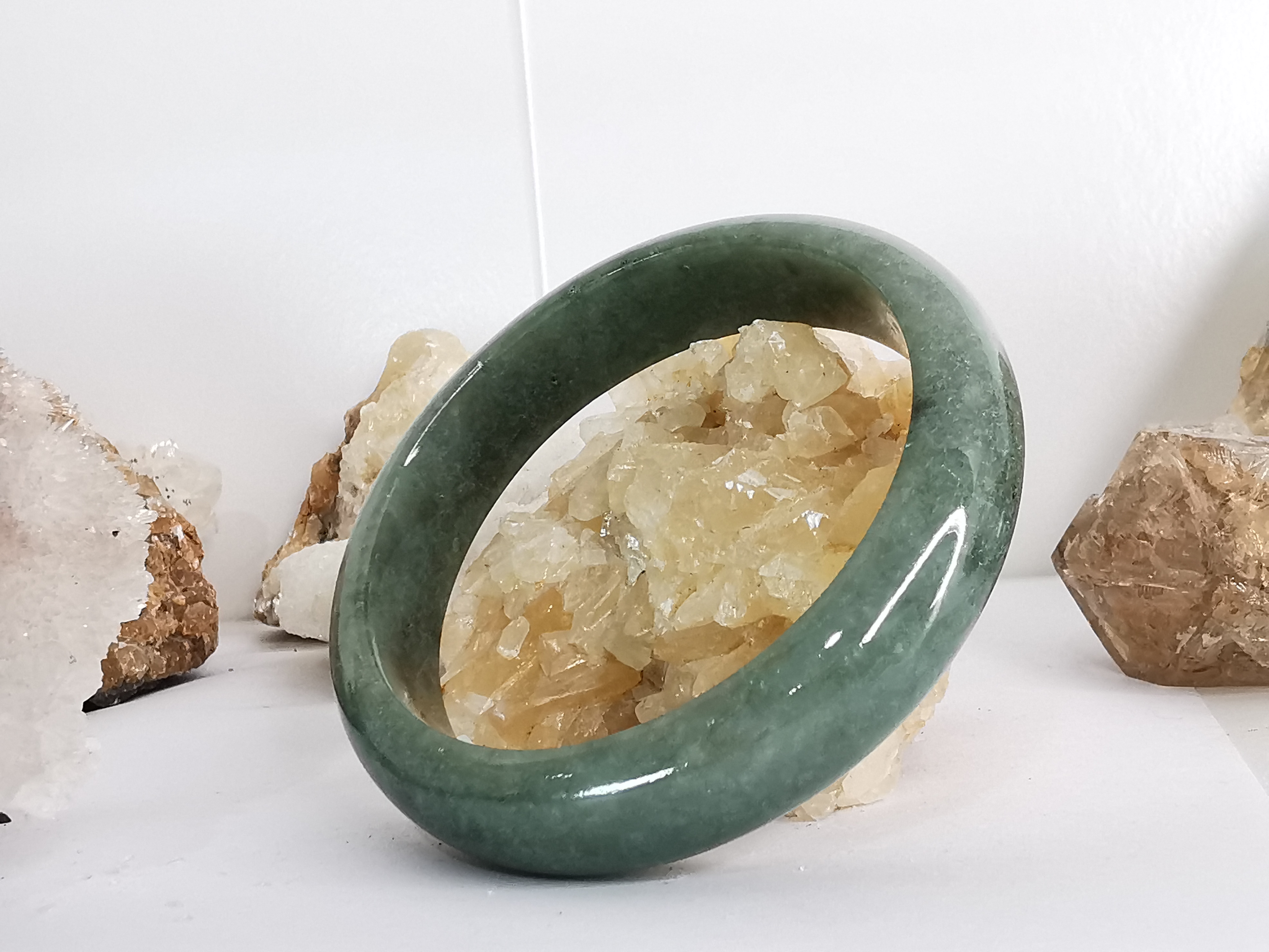 Green Bangle กำไลหยกเจไดต์แท้ Diameter/ เส้นผ่านศูนย์กลางด้านใน 58 mm.