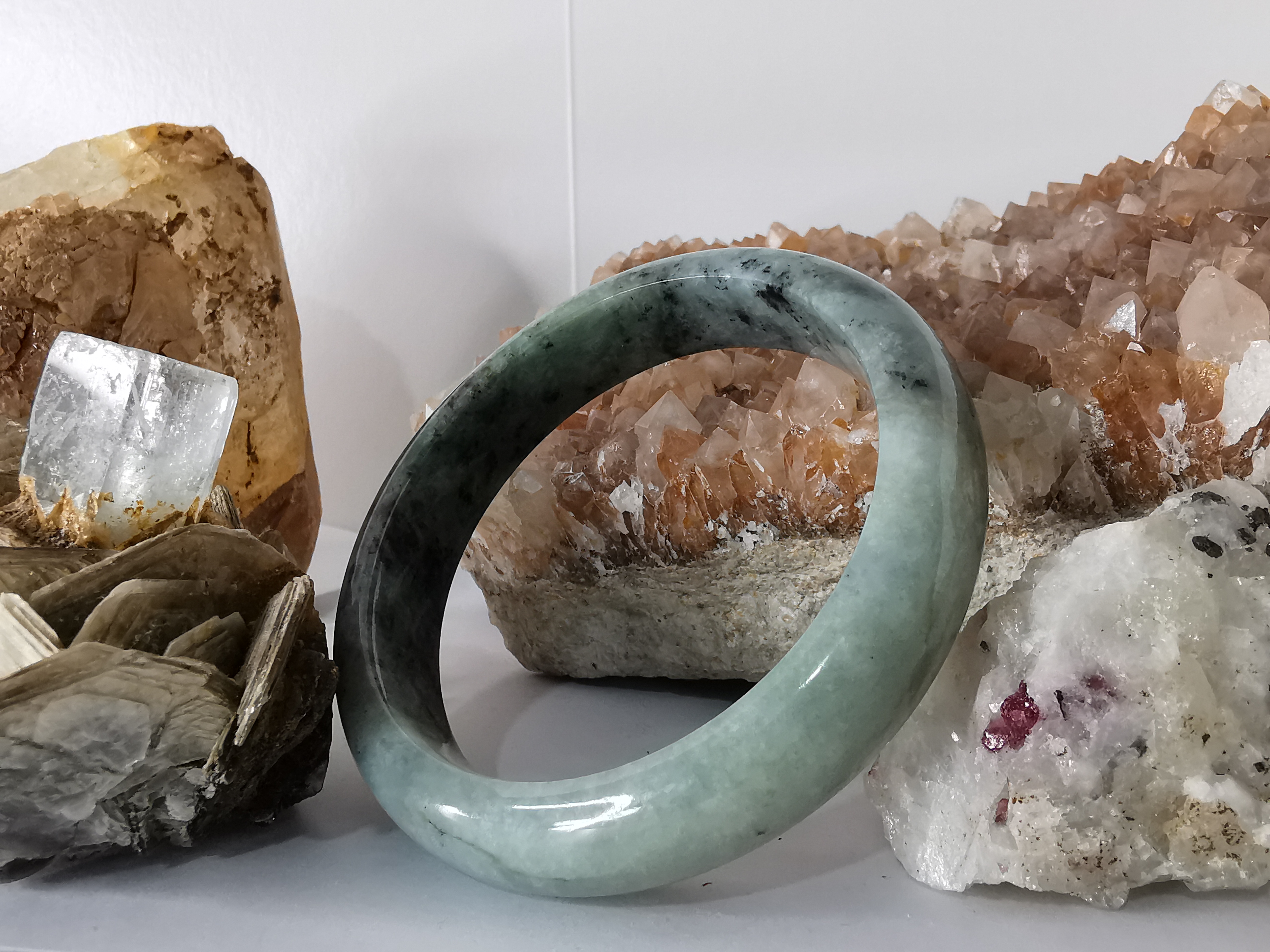 Green Grey Bangle กำไลหยกเจไดต์แท้ Diameter/ เส้นผ่านศูนย์กลางด้านใน 63 mm.