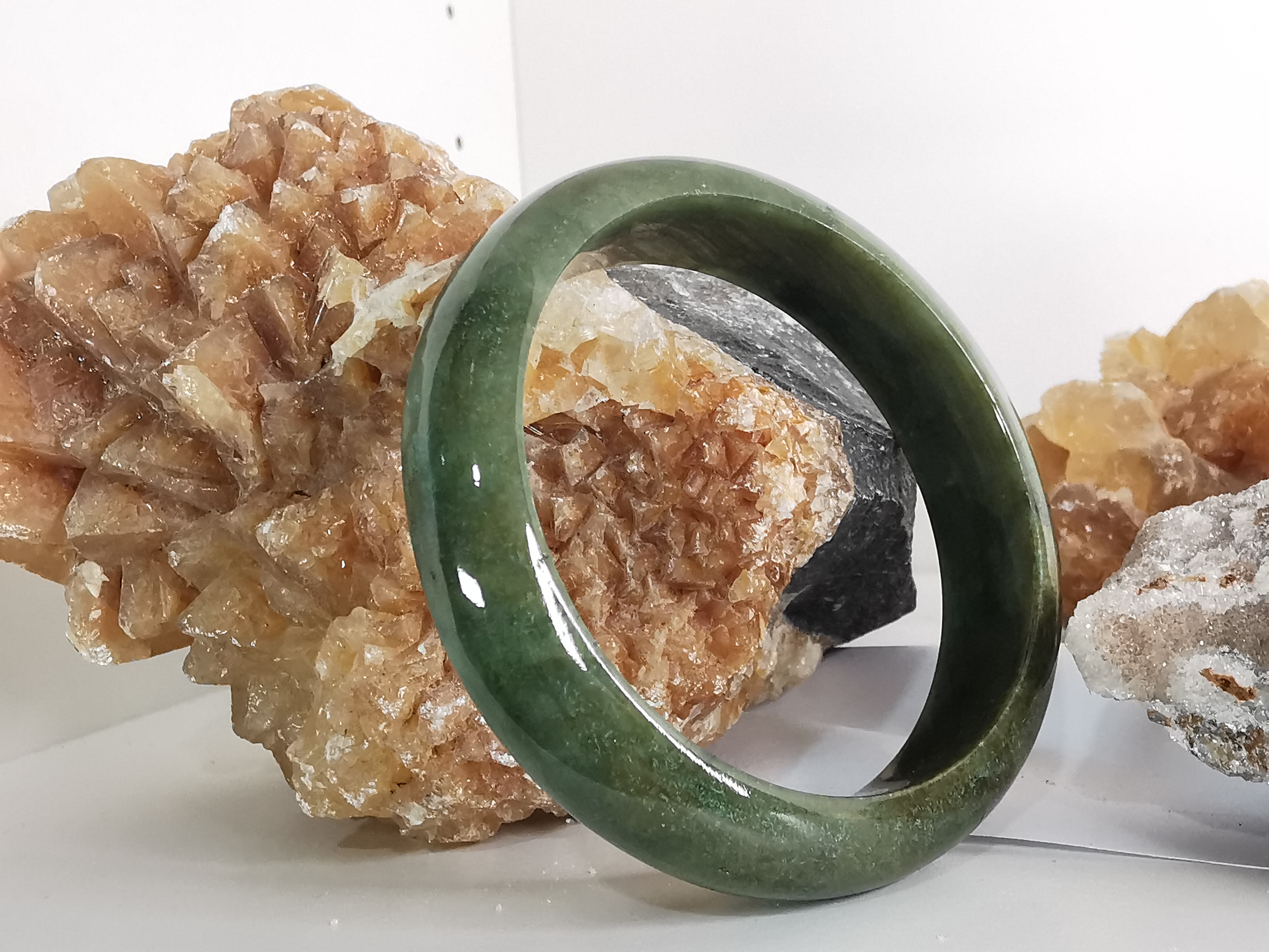 Green Bangle กำไลหยกเจไดต์แท้ Diameter/ เส้นผ่านศูนย์กลางด้านใน 58 mm.