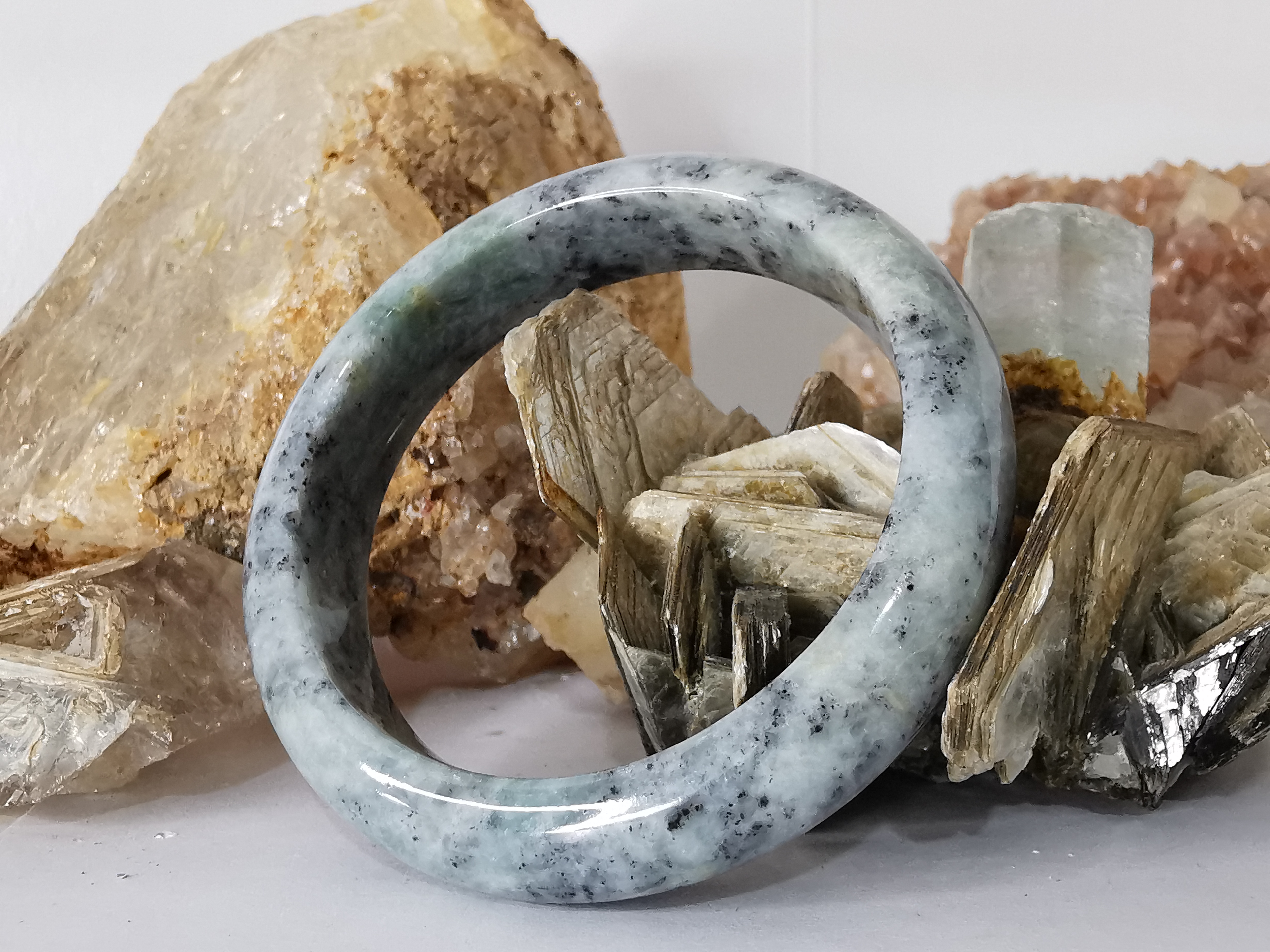 Grey Black Green Jade Bangle กำไลหยกเจไดต์แท้ Diameter/ เส้นผ่านศูนย์กลางด้านใน 55 mm.