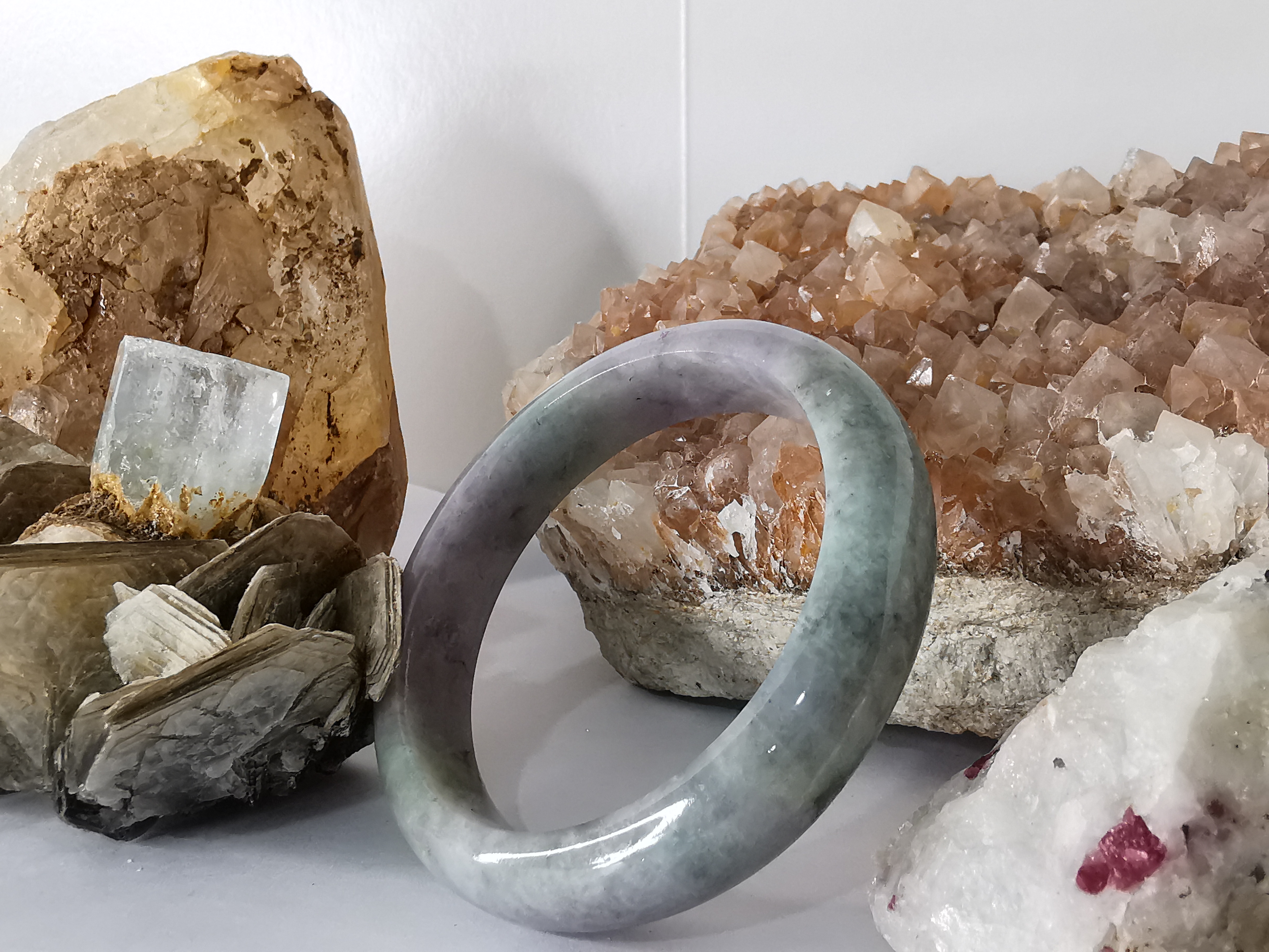 Violet Green Jadeite Bangle กำไลหยกเจไดต์แท้ Diameter/ เส้นผ่านศูนย์กลางด้านใน 55 mm.