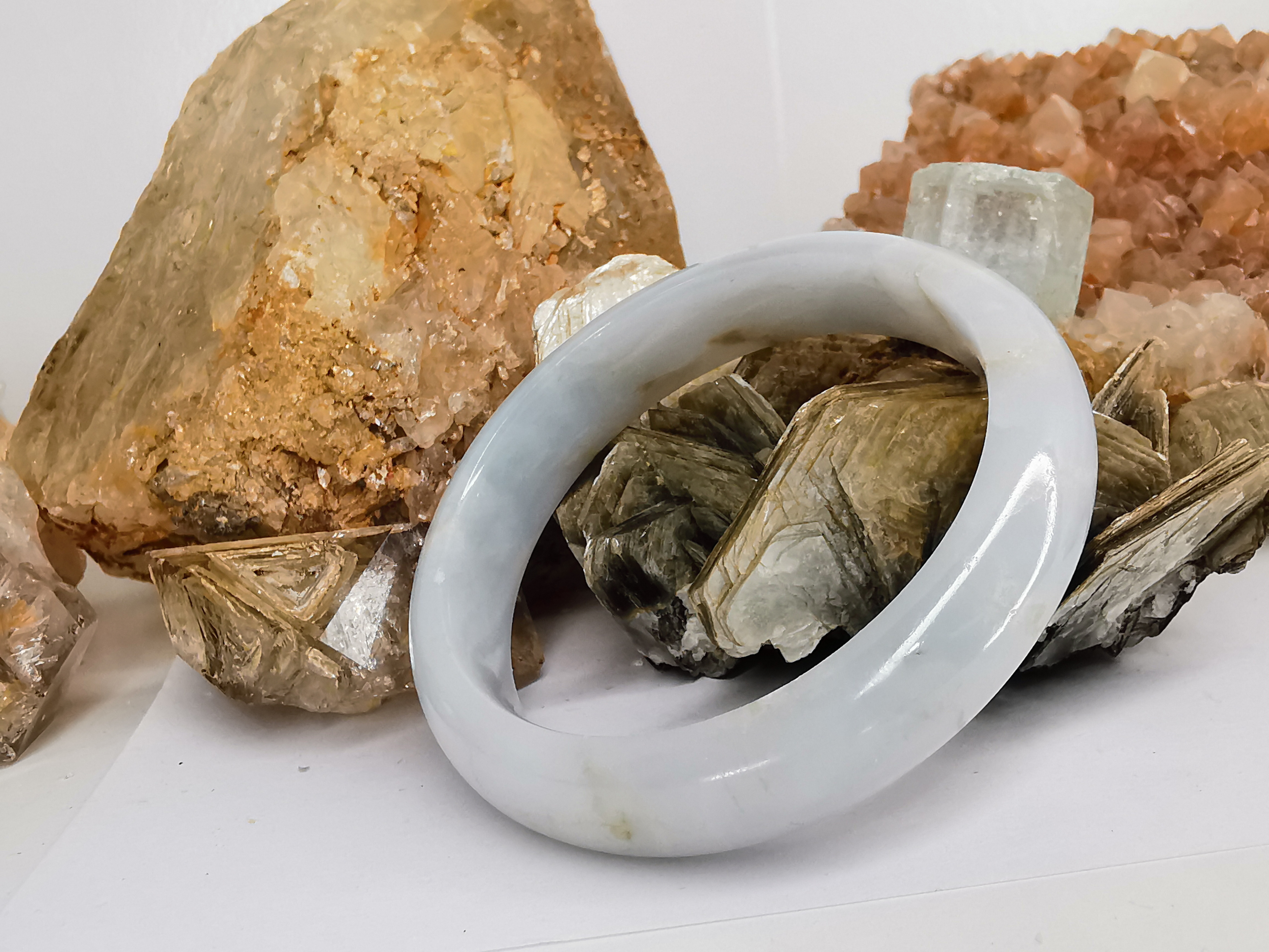 White Green Bangle กำไลหยกเจไดต์แท้ Diameter/ เส้นผ่านศูนย์กลางด้านใน 57 mm.*