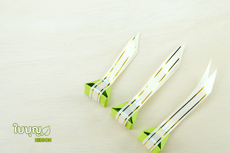 กระดาษห่อ ขนมสอดไส้ คละสี (100 ชิ้น ต่อ ห่อ) ไม่รวมสายคาด