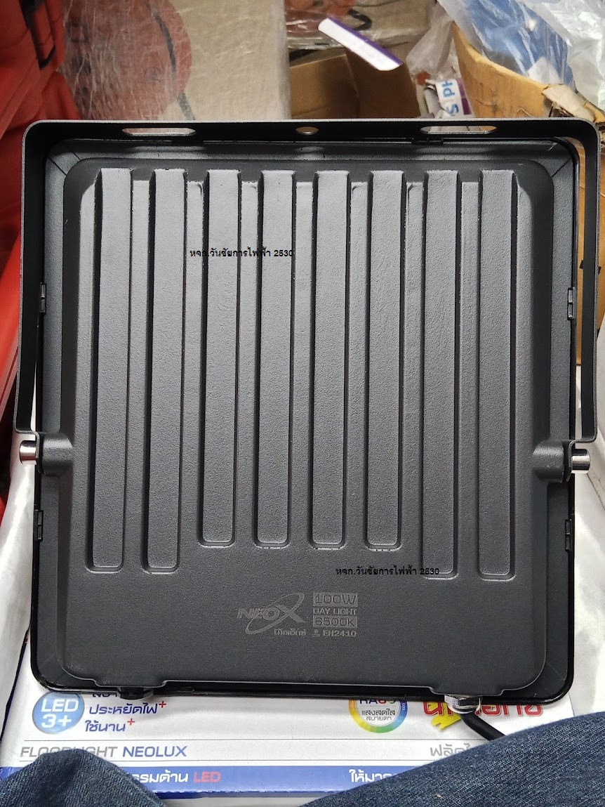 ไฟสปอร์ตไลท์ LED 100W แสงขาว neox ใช้ไฟฟ้า 220V รุ่น DELUX ประกัน1ปี