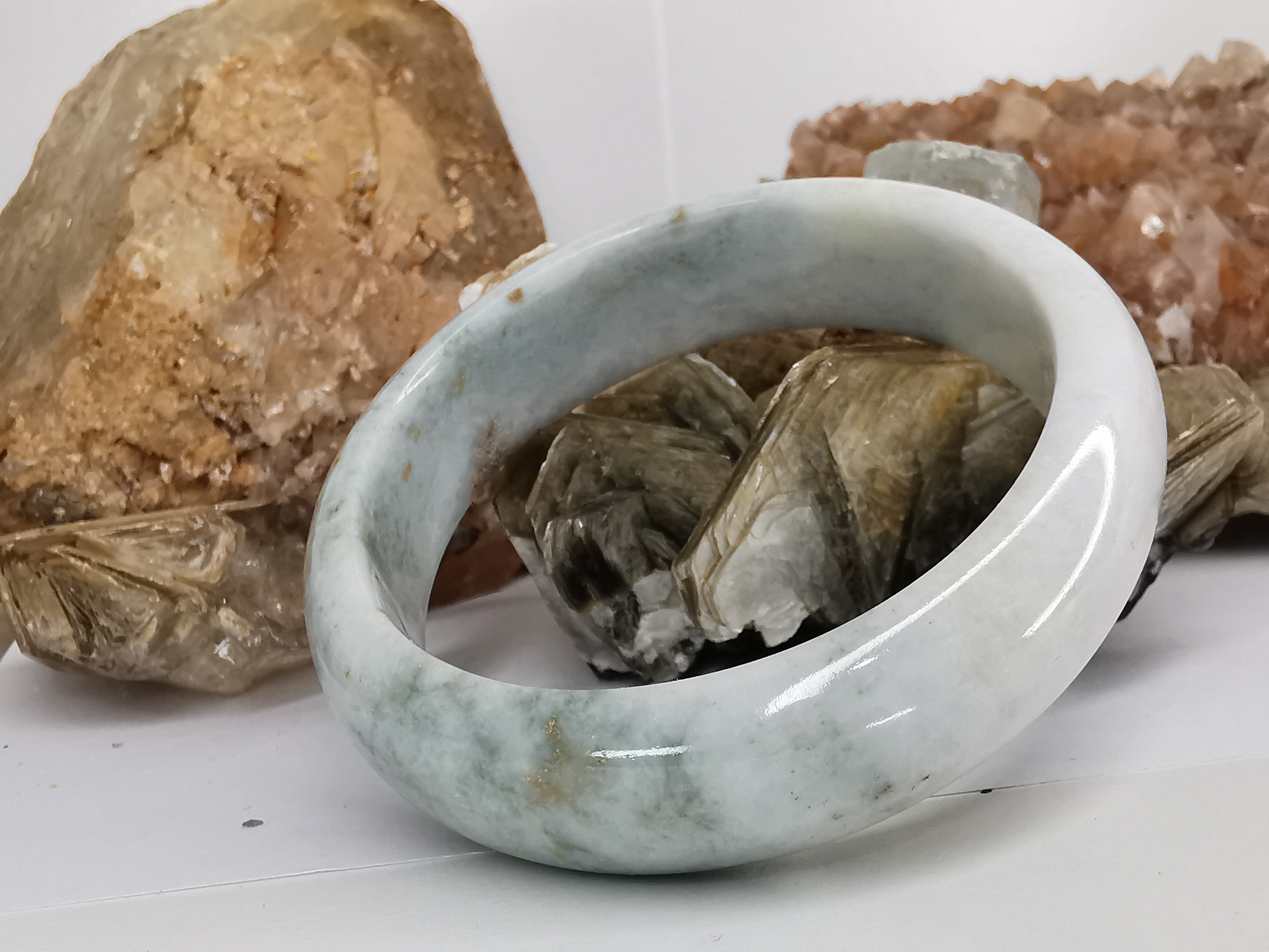 White Green Brown Jade Bangle กำไลหยกเจไดต์แท้ Diameter/ เส้นผ่านศูนย์กลางด้านใน 60 mm.