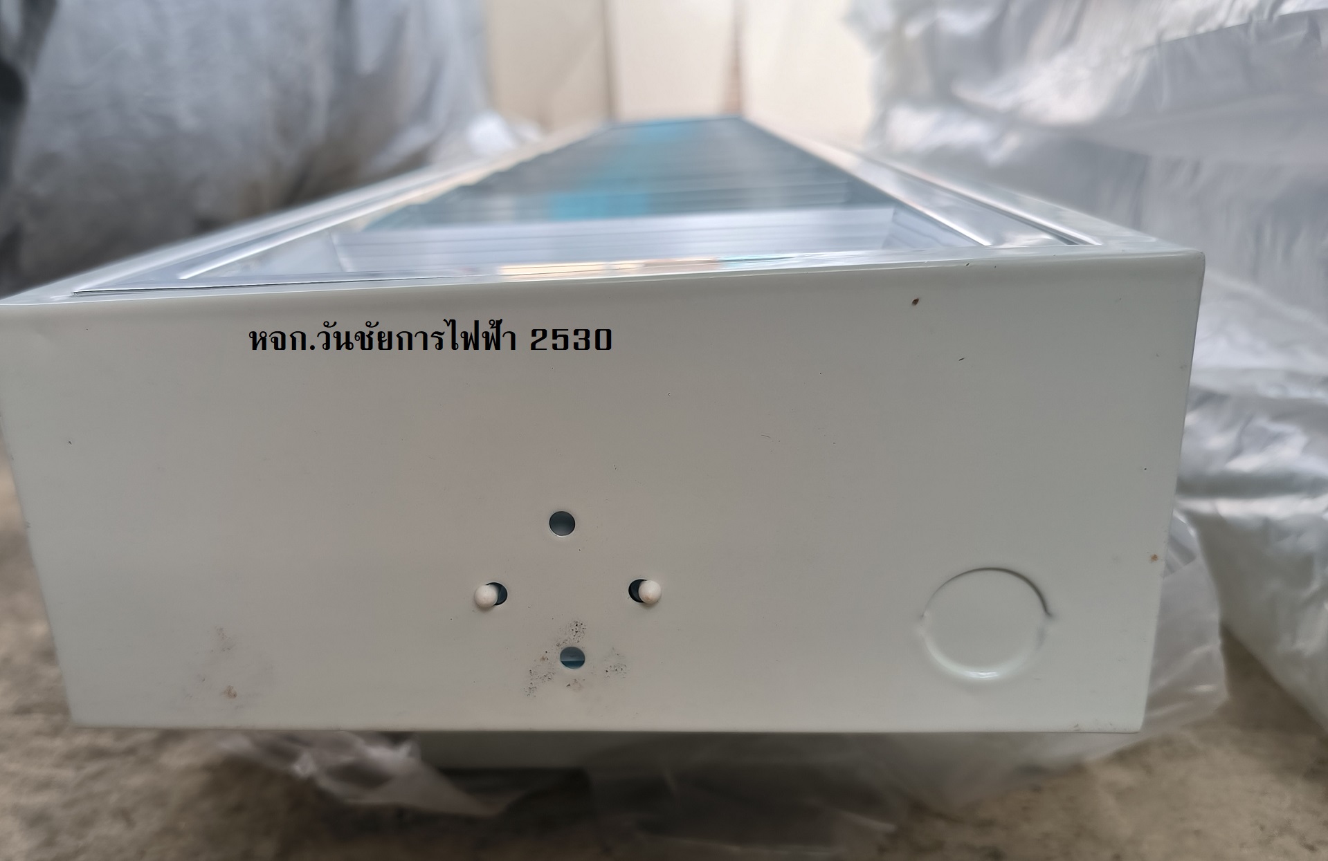 โคมตะแกรงติดลอย LED-T8 1x36 หลอดเดียว 120เซน LED VCK รุ่นGEGR 1x1200WH ขนาด 12 x 126 x 8ซม. สีขาว โคมติดลอย