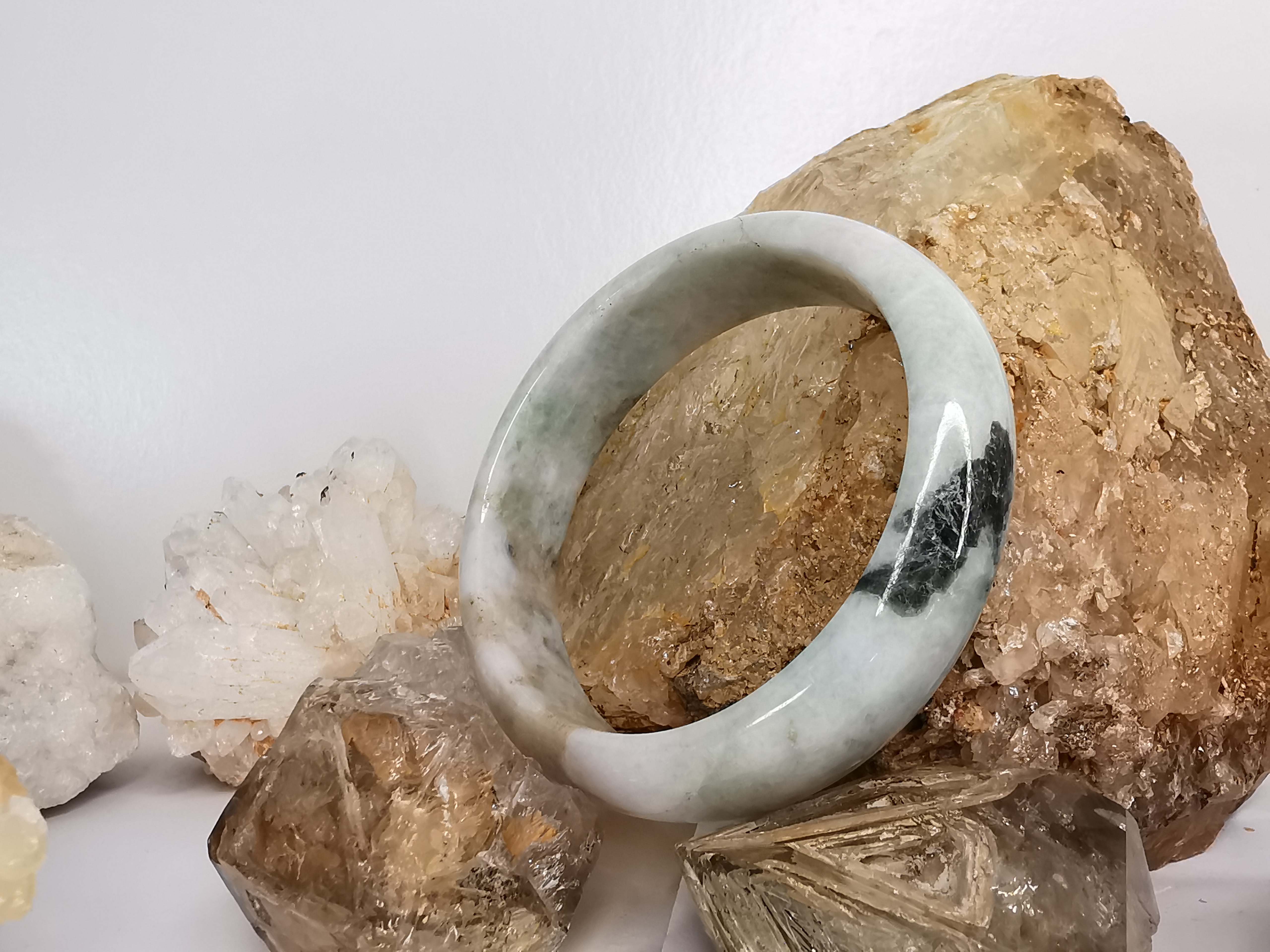 White Green Jade Bangle กำไลหยกเจไดต์แท้ Diameter/ เส้นผ่านศูนย์กลางด้านใน 57 mm.