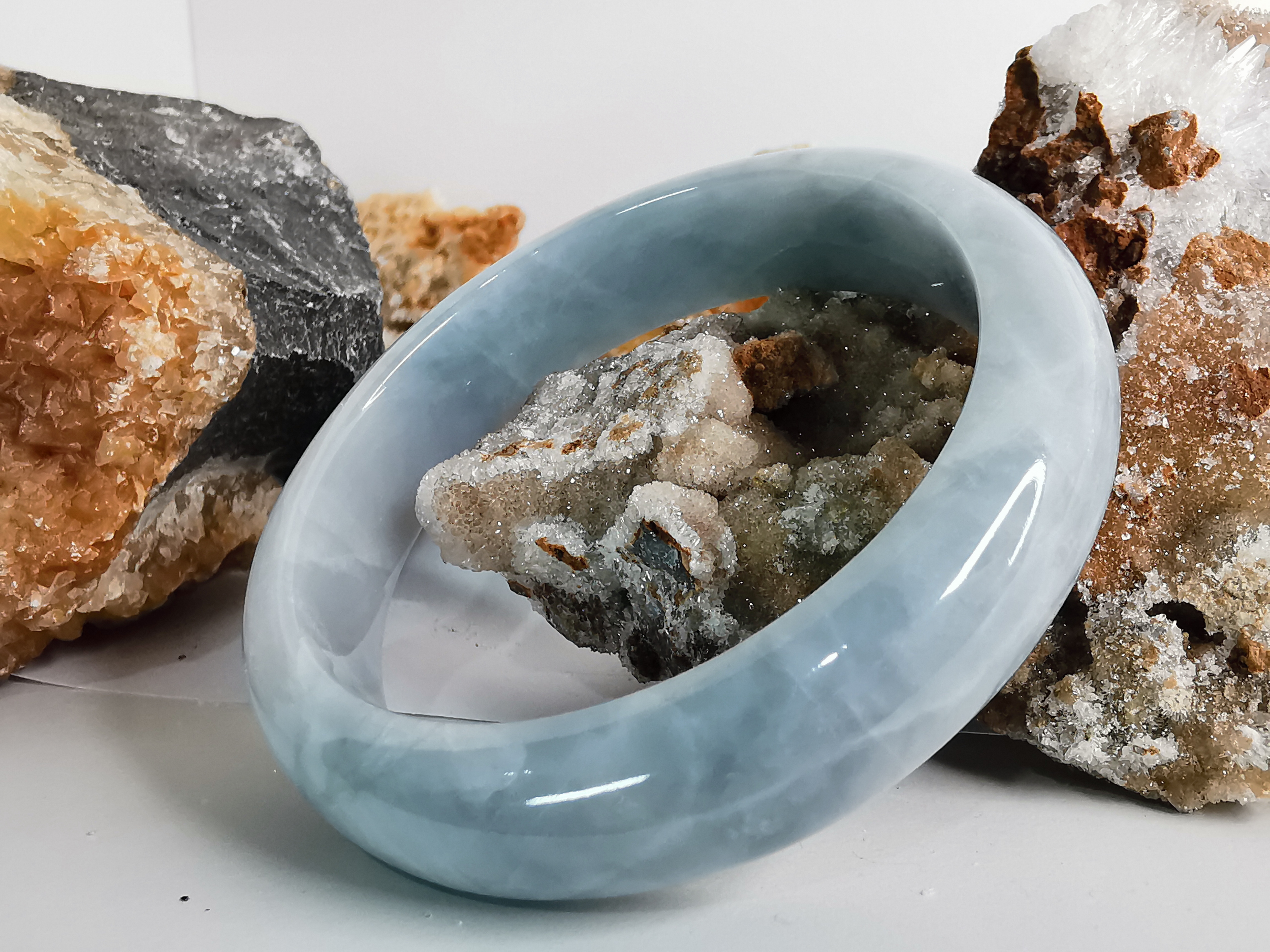 White Blue Green Bangle กำไลหยกเจไดต์แท้ Diameter/ เส้นผ่านศูนย์กลางด้านใน 55 mm.