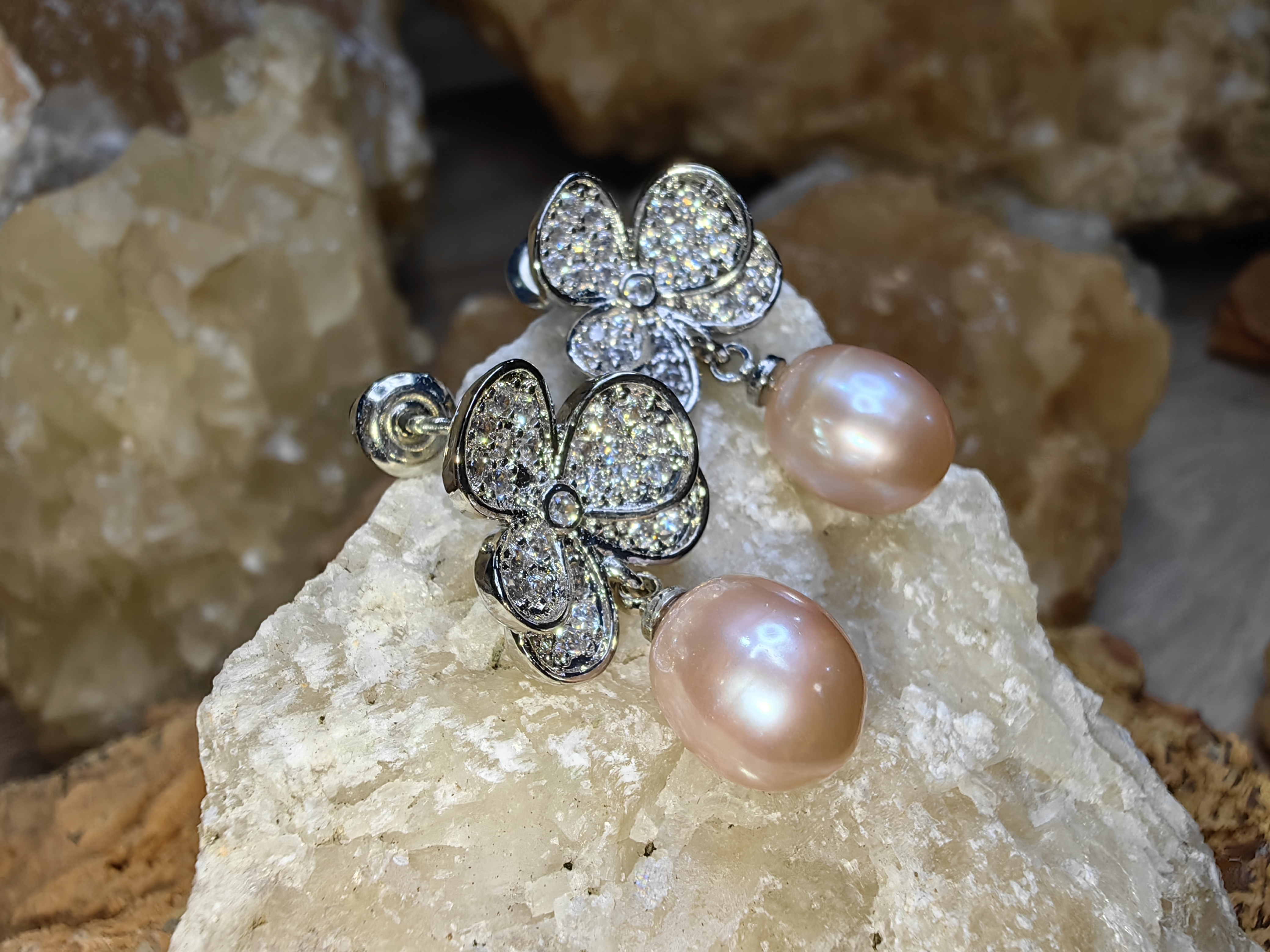 ต่างหูไข่มุกเลี้ยงธรรมชาติ เพชรสวิส Natural Cultured Pearl Swiss Diamond Earrings