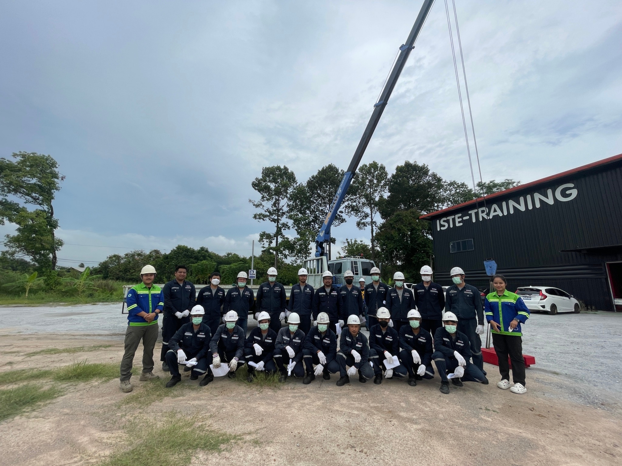 อบรมหลักสูตรเครน 4 ผู้ หลักสูตร ผู้บังคับปั้นจั่น ผู้ให้สัญญาณแก่ผู้บังคับปั้นจั่น ผู้ยึดเกาะวัสดุ และผู้ควบคุมการใช้ปั้นจั่น สำหรับปั้นจั่นชนิดเคลื่อนที่ กฎหมายใหม่ อบรม Public บาท / ท่าน อบรมเครนหลักสูตร ภาษาอังกฤษ