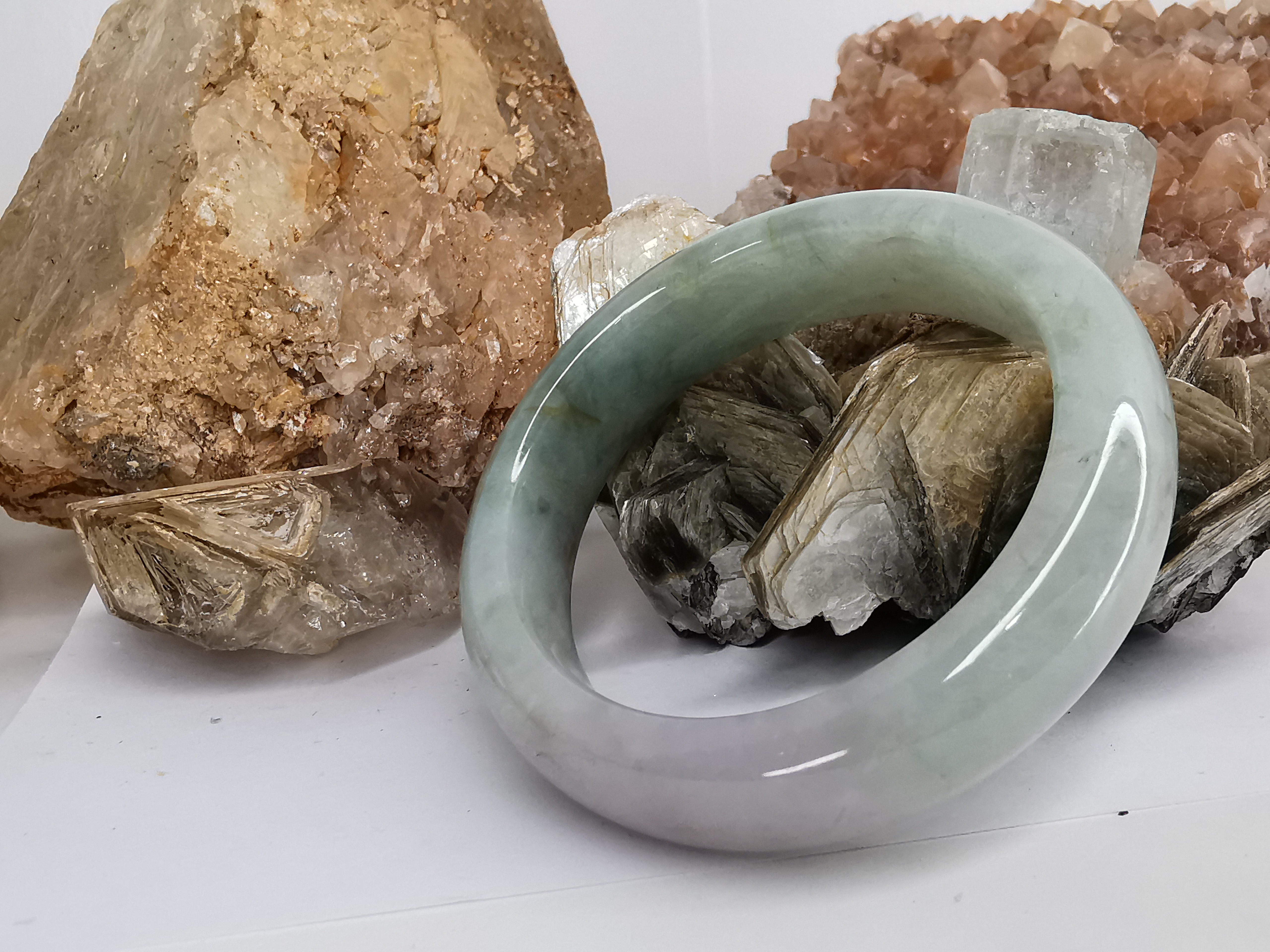 Violet Green Yellow White Bangle กำไลหยกเจไดต์แท้ Diameter/ เส้นผ่านศูนย์กลางด้านใน 51 mm.