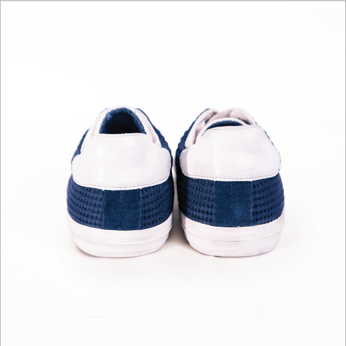 G 160107 รองเท้าผ้าใบ ZARA ราคาเช่า 100 บาท ต่อ 1 วัน (สินค้าหมด)