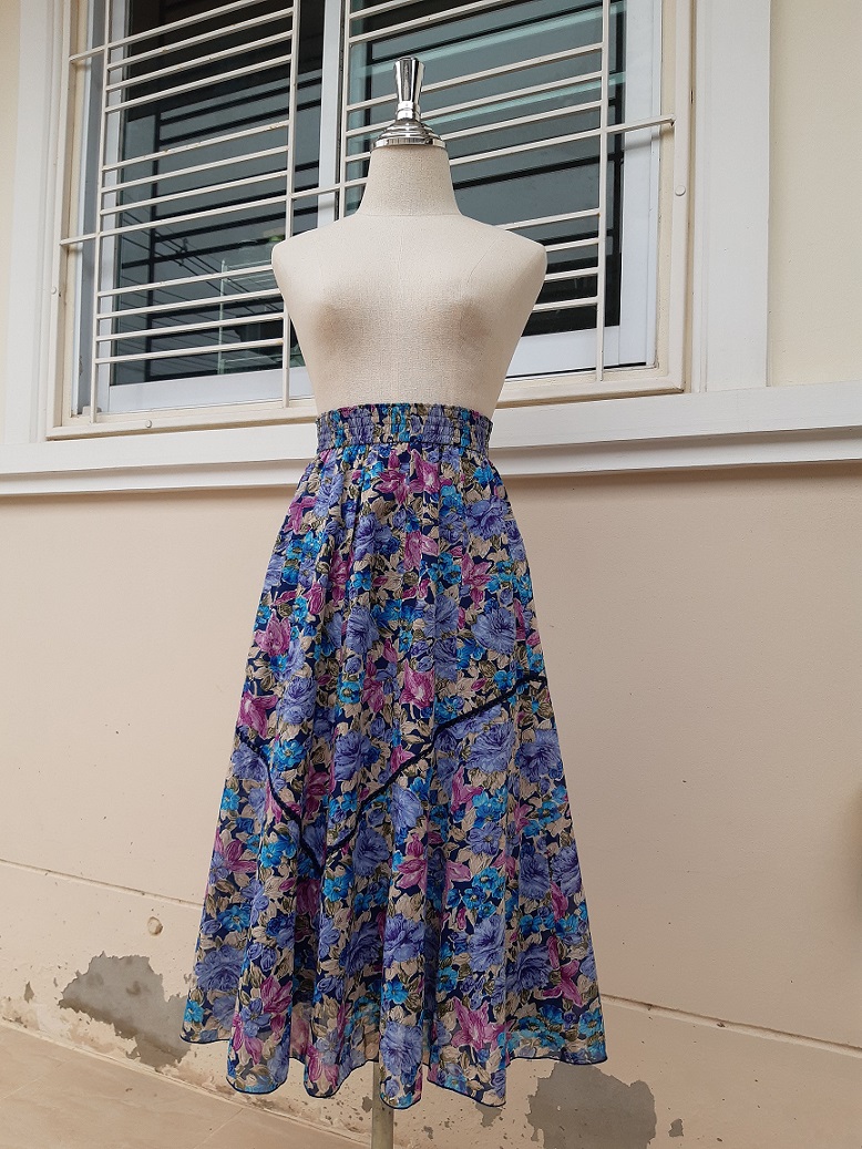 กระโปรงวินเทจลายดอกไม้สีฟ้า สีม่วง