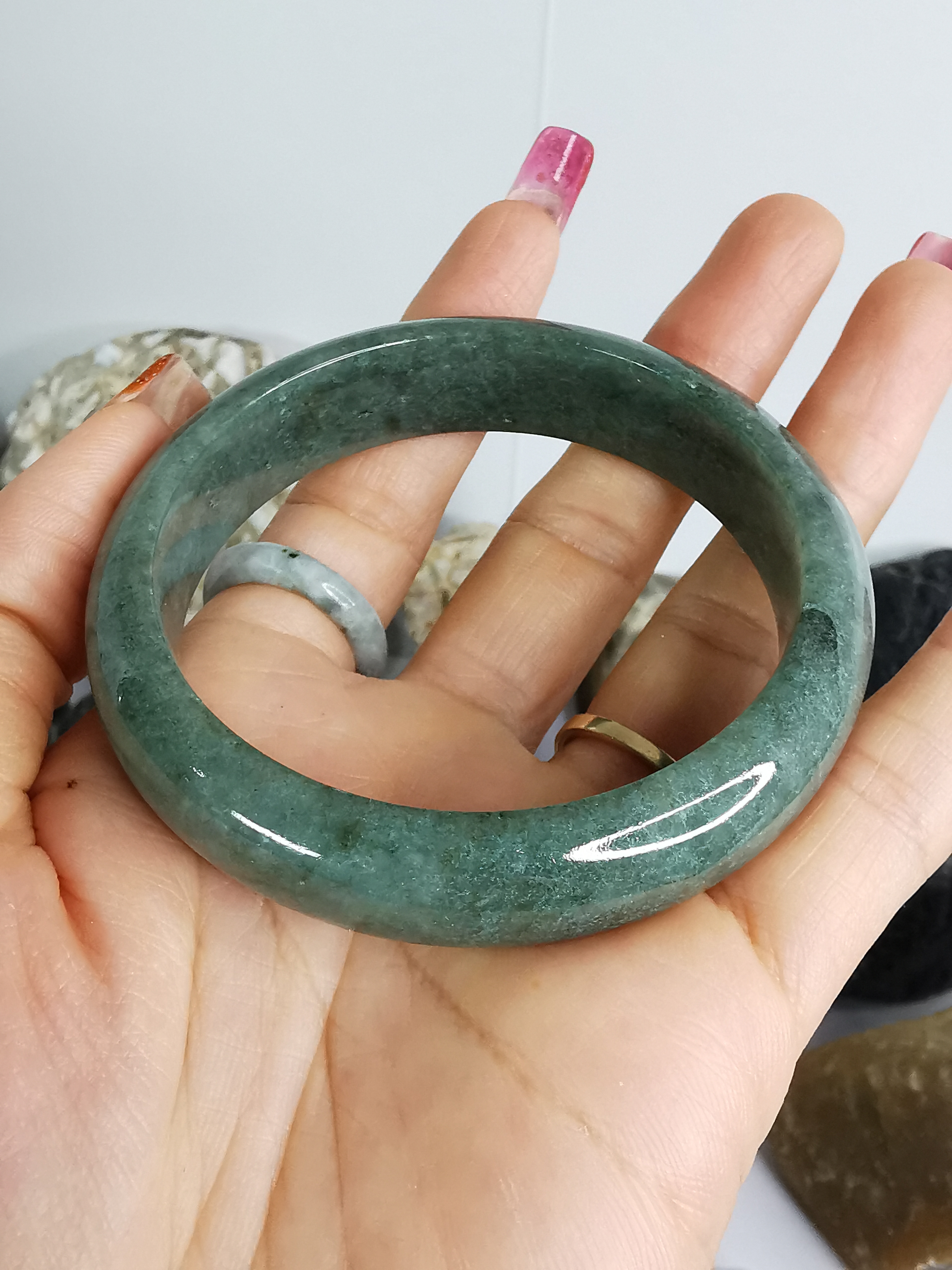 Green Bangle กำไลหยกเจไดต์แท้ Diameter/ เส้นผ่านศูนย์กลางด้านใน 58 mm.