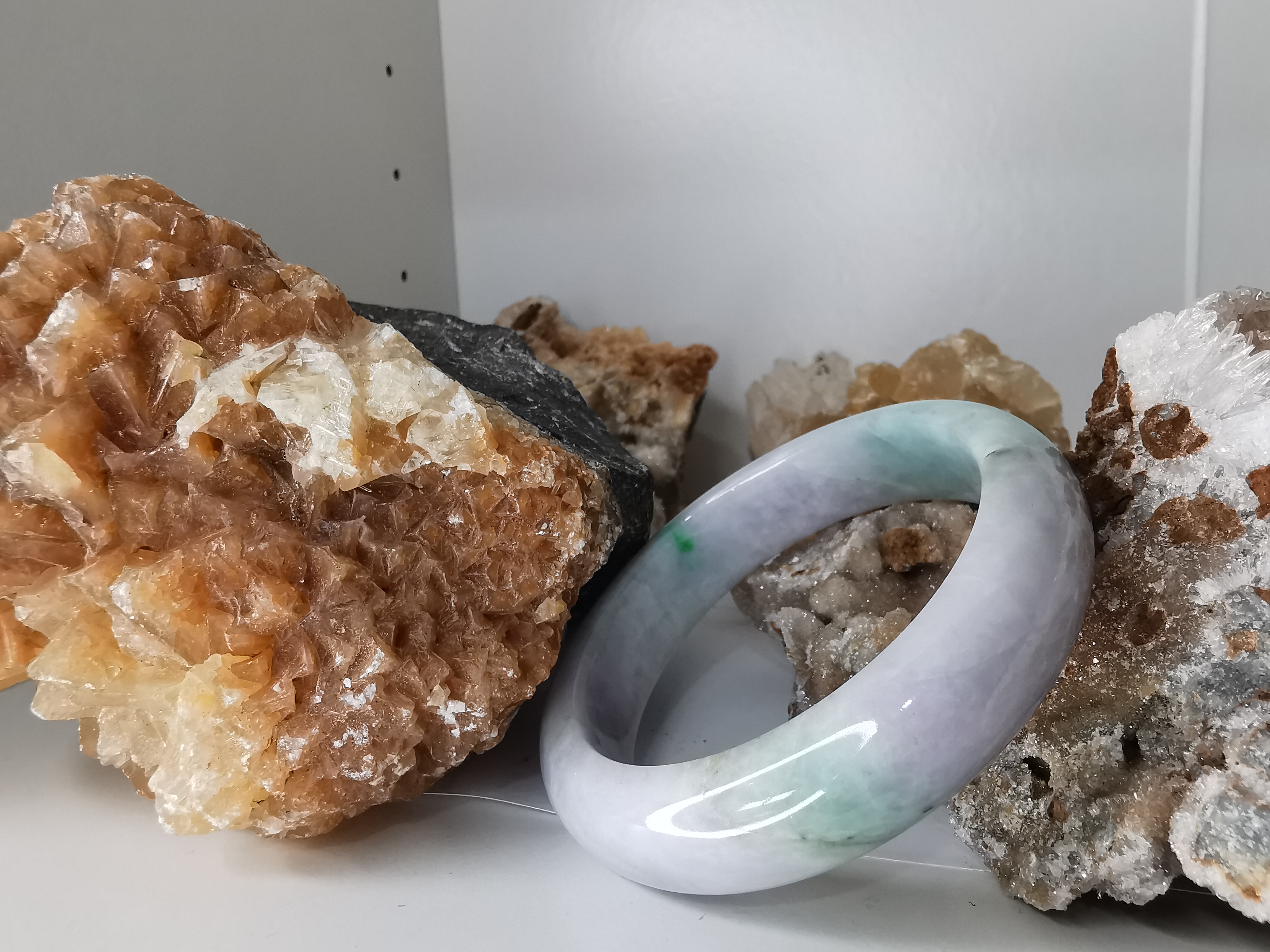 Violet Green Jade Bangle กำไลหยกเจไดต์แท้ Diameter/ เส้นผ่านศูนย์กลางด้านใน 58 mm.