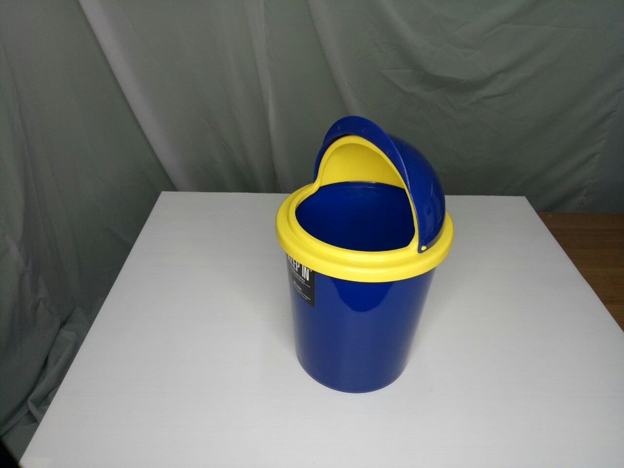 ถังขยะทรงกลม ฝาโดม 8 ลิตร