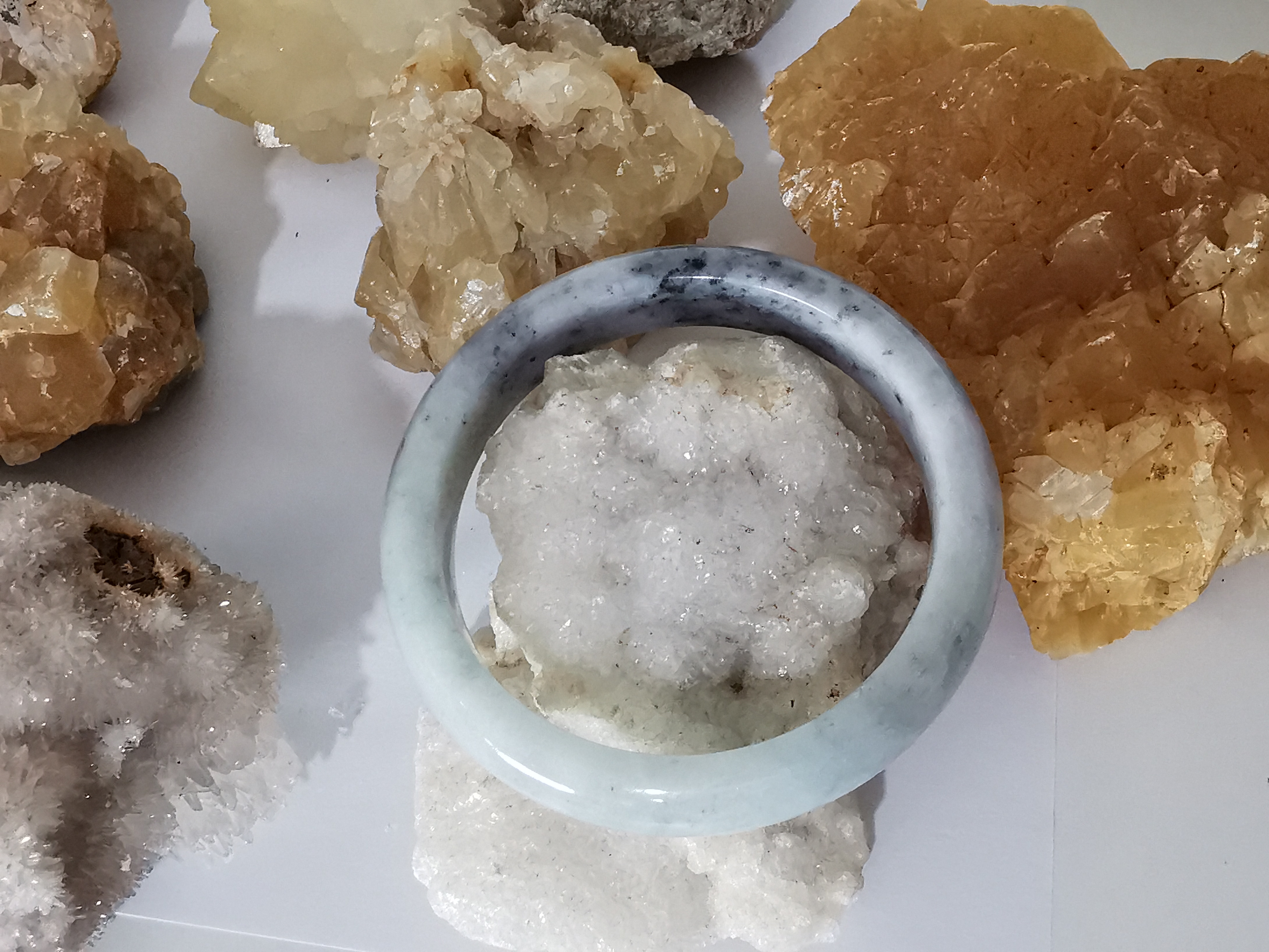 Grey Green Bangle กำไลหยกเจไดต์แท้ Diameter/ เส้นผ่านศูนย์กลางด้านใน 63 mm.